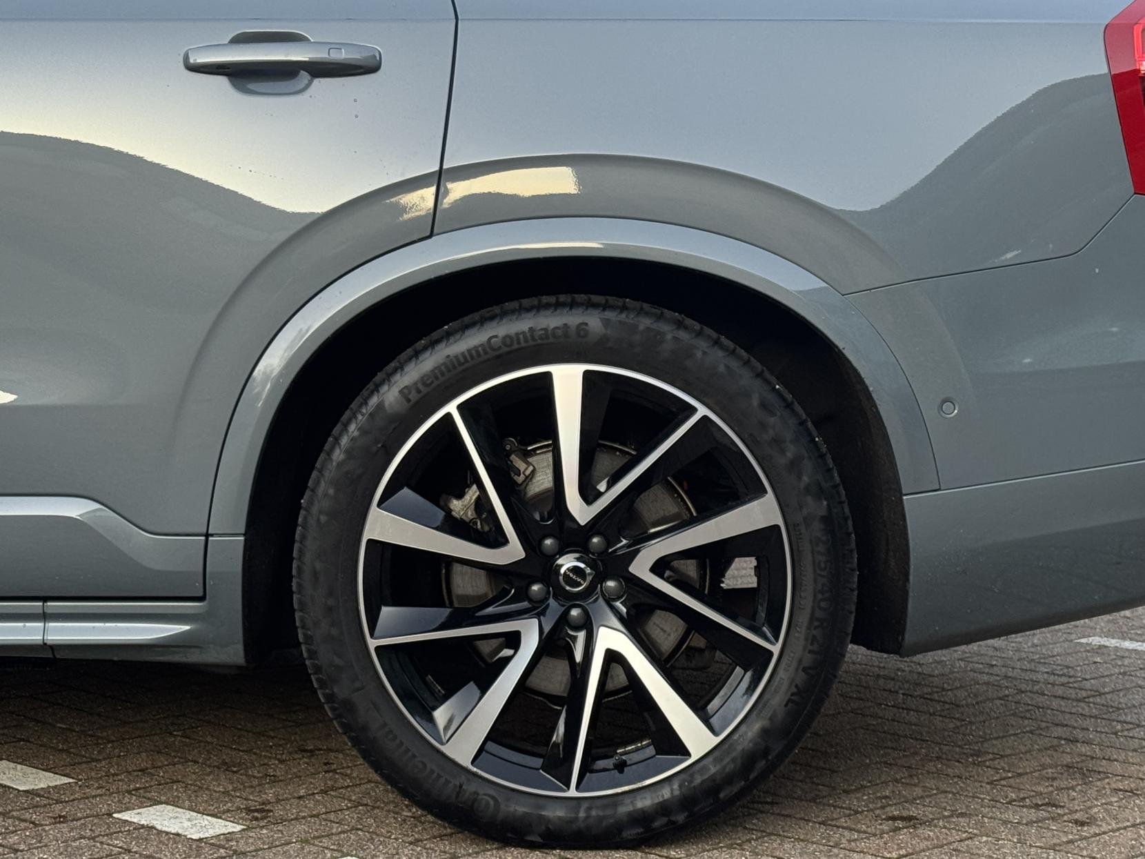 Volvo XC90 2.0h T8 Recharge 18.8kWh Ultimate Dark SUV 5dr Petrol Plug-in Hybrid Auto 4WD Euro 6 (s/s) (455 ps)