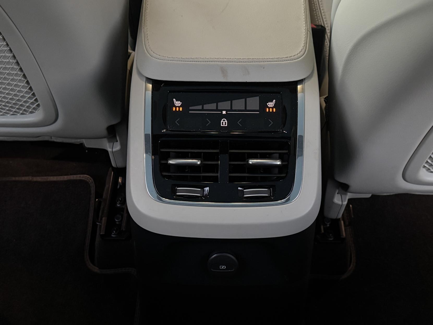 Volvo XC90 2.0h T8 Recharge 18.8kWh Ultimate Dark SUV 5dr Petrol Plug-in Hybrid Auto 4WD Euro 6 (s/s) (455 ps)