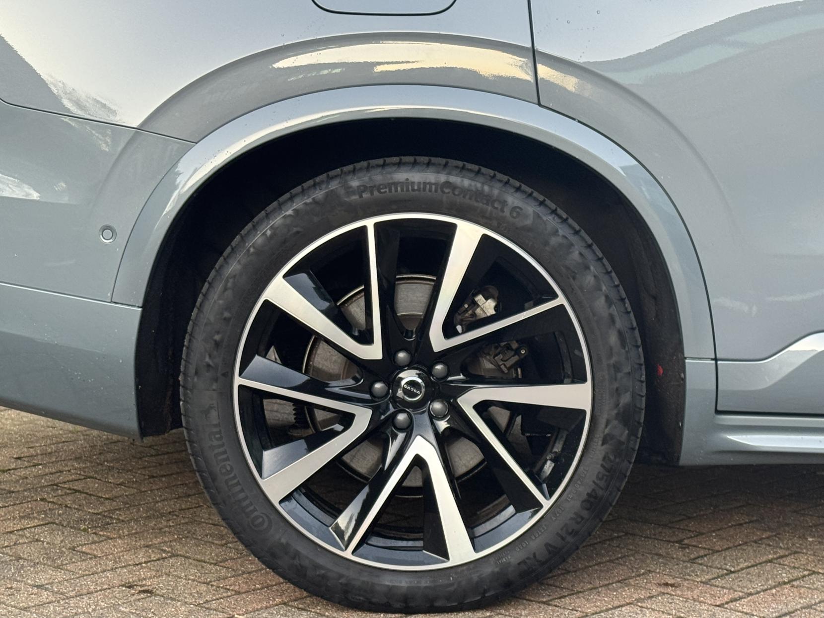 Volvo XC90 2.0h T8 Recharge 18.8kWh Ultimate Dark SUV 5dr Petrol Plug-in Hybrid Auto 4WD Euro 6 (s/s) (455 ps)