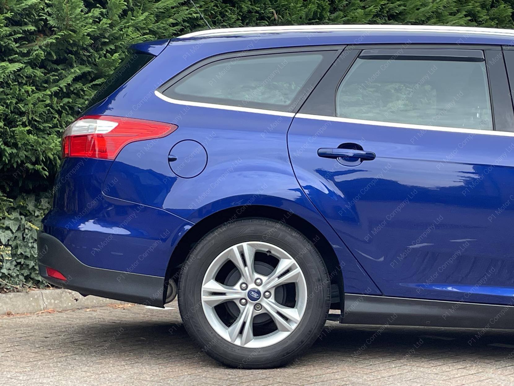 Ford Focus 1.6 Zetec Estate 5dr Petrol Powershift Euro 5 (125 ps)