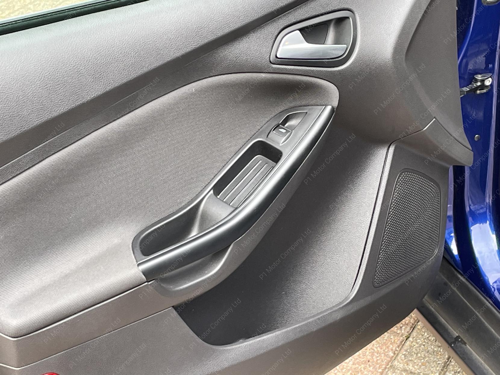 Ford Focus 1.6 Zetec Estate 5dr Petrol Powershift Euro 5 (125 ps)