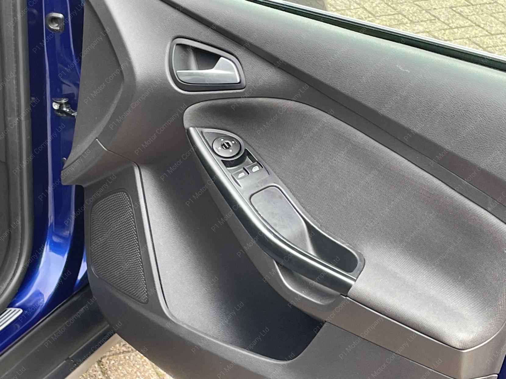 Ford Focus 1.6 Zetec Estate 5dr Petrol Powershift Euro 5 (125 ps)