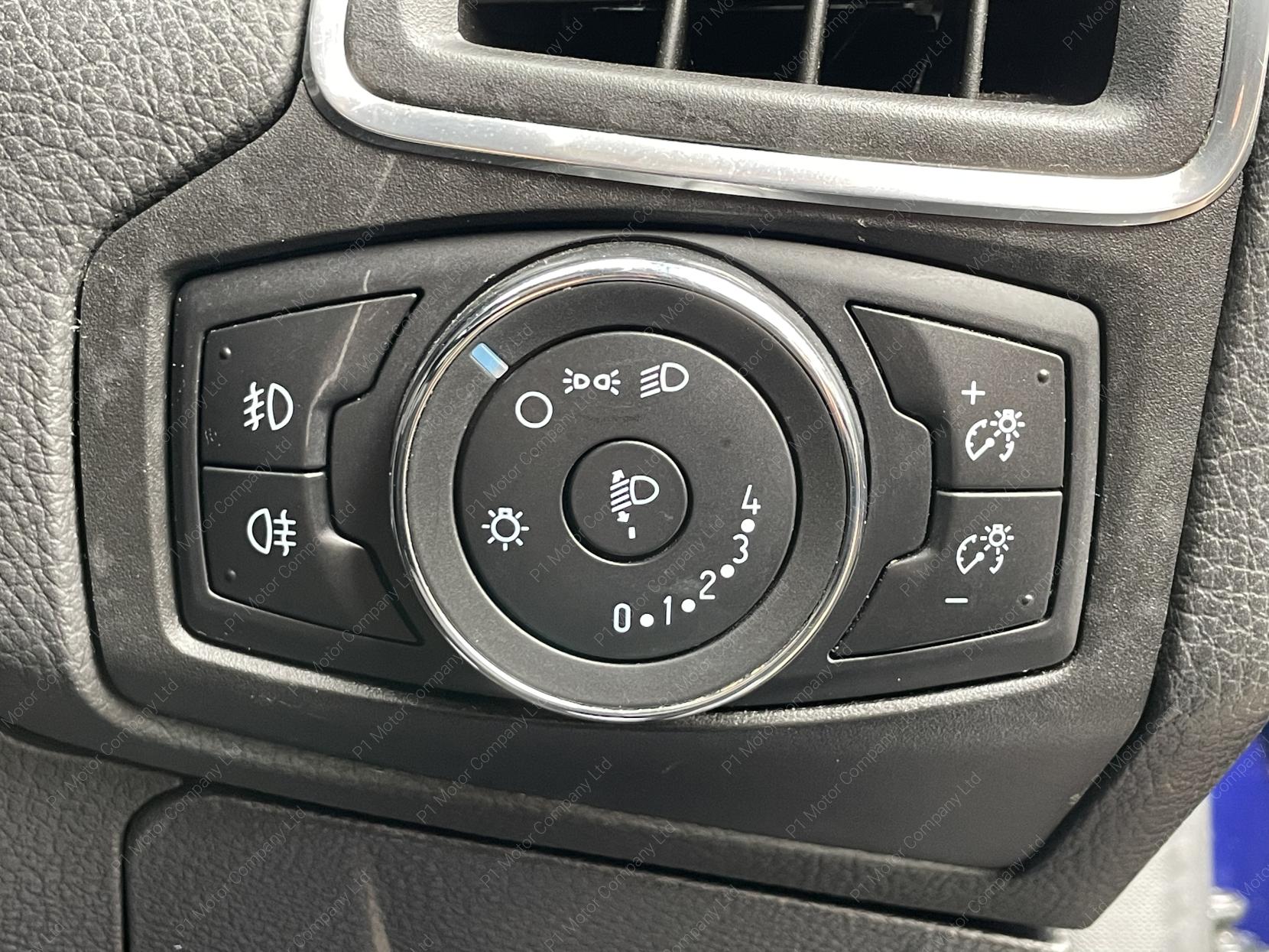 Ford Focus 1.6 Zetec Estate 5dr Petrol Powershift Euro 5 (125 ps)