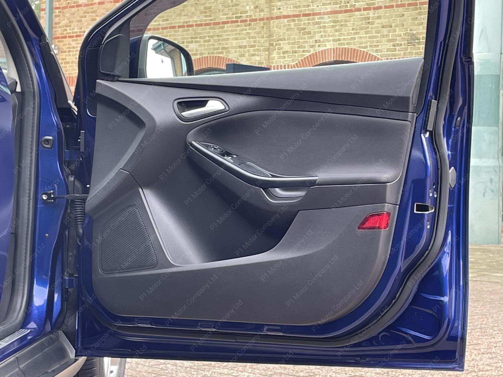 Ford Focus 1.6 Zetec Estate 5dr Petrol Powershift Euro 5 (125 ps)