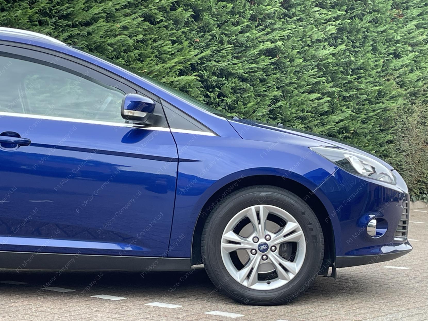 Ford Focus 1.6 Zetec Estate 5dr Petrol Powershift Euro 5 (125 ps)