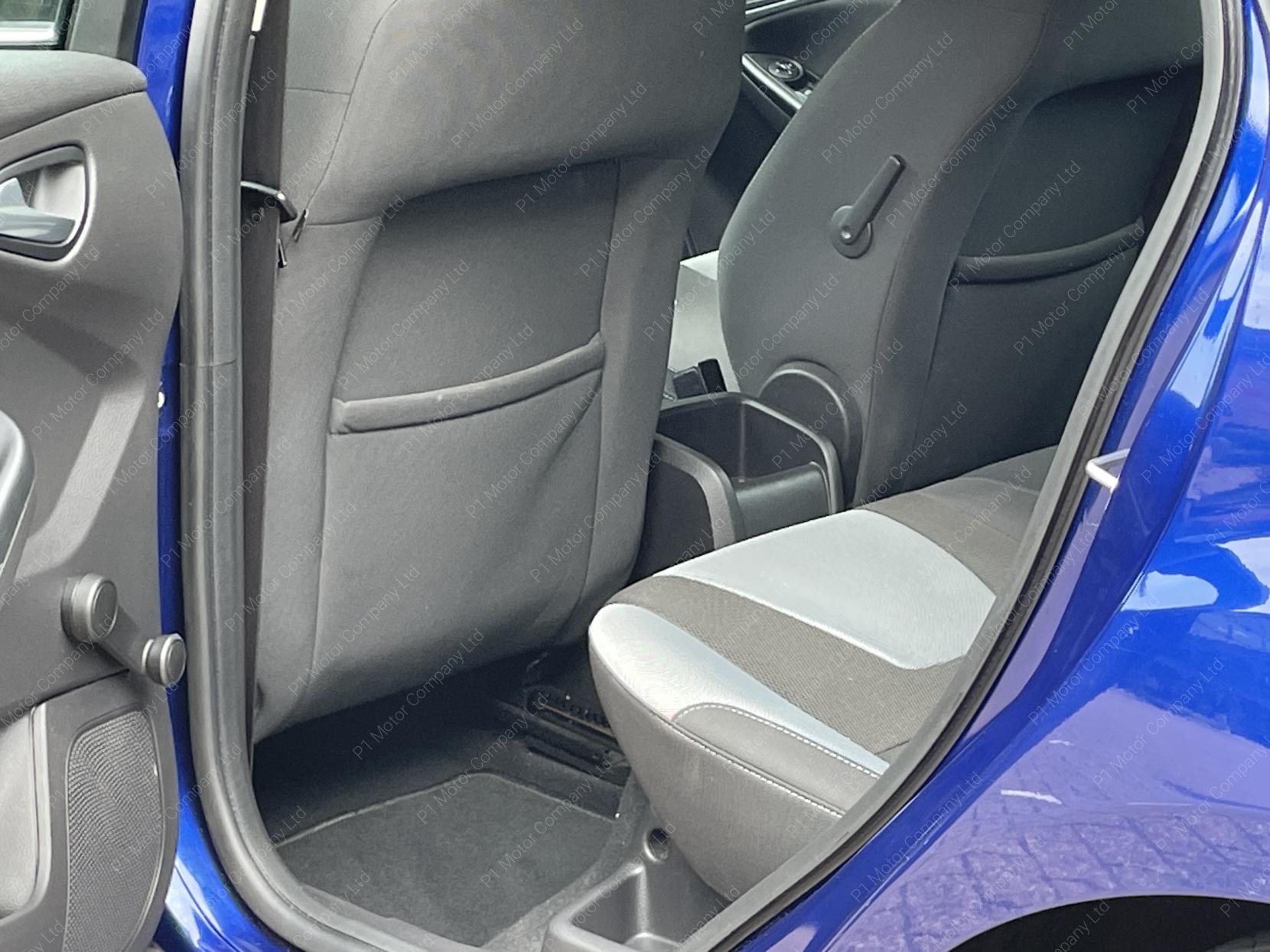 Ford Focus 1.6 Zetec Estate 5dr Petrol Powershift Euro 5 (125 ps)