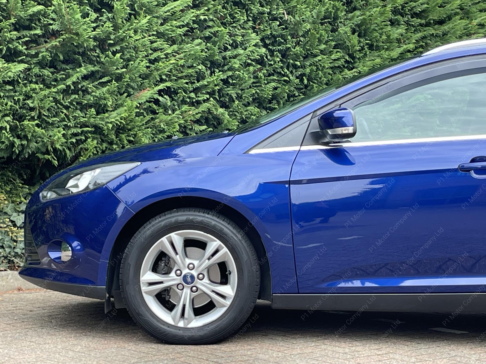 Ford Focus 1.6 Zetec Estate 5dr Petrol Powershift Euro 5 (125 ps)