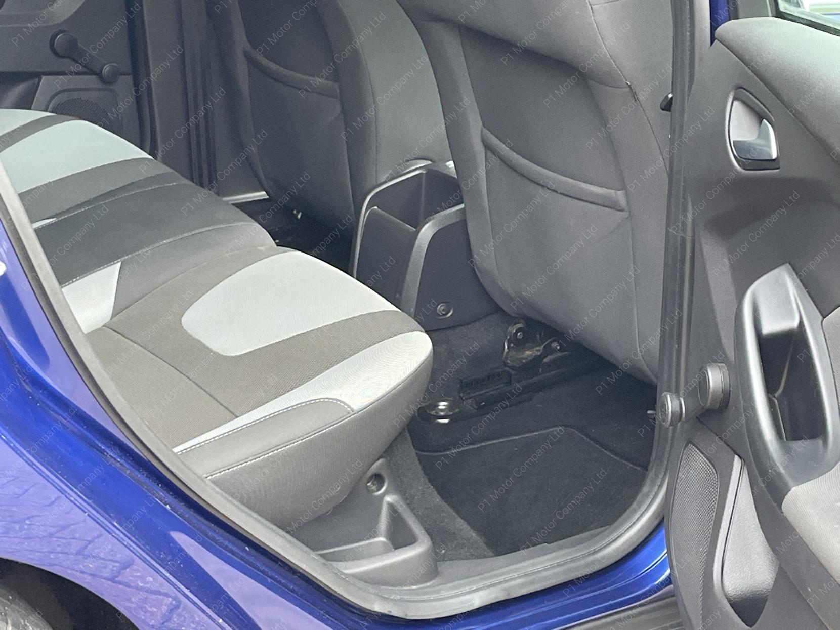 Ford Focus 1.6 Zetec Estate 5dr Petrol Powershift Euro 5 (125 ps)