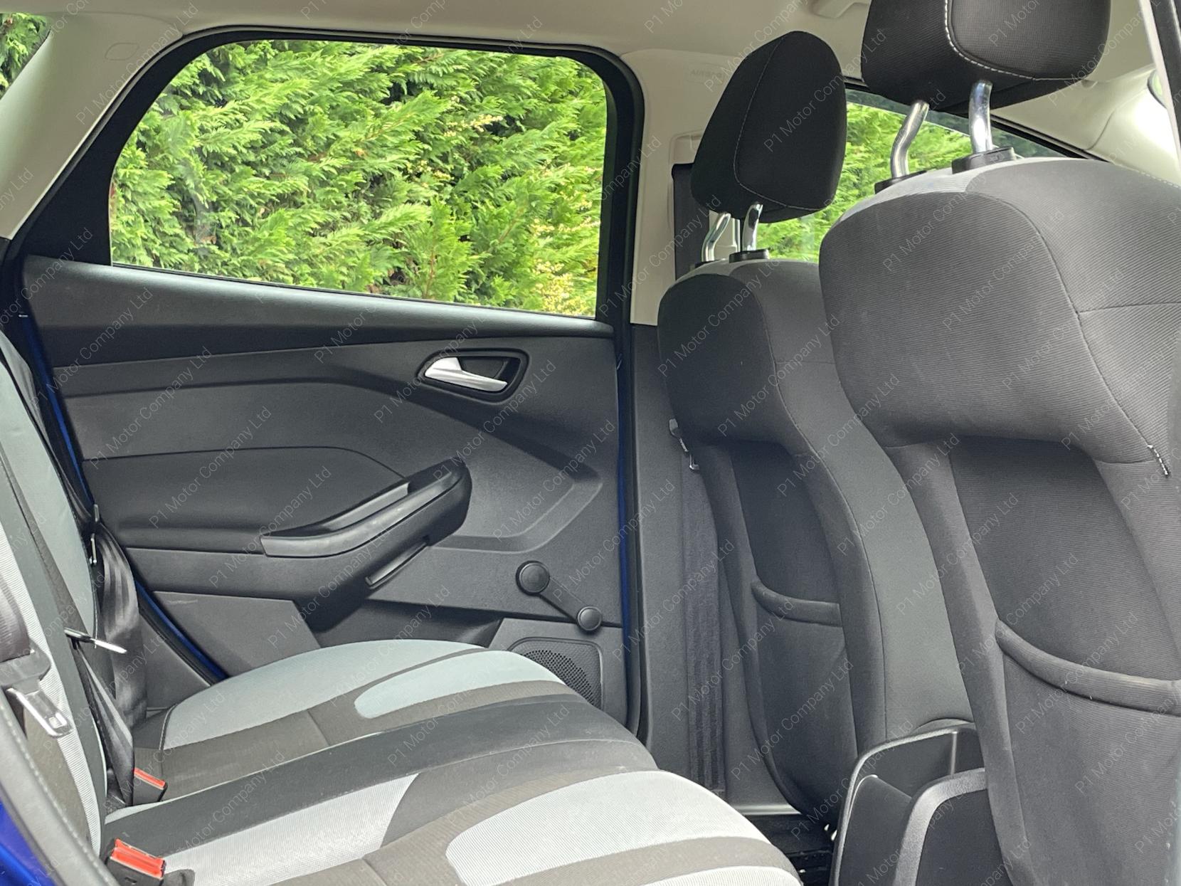 Ford Focus 1.6 Zetec Estate 5dr Petrol Powershift Euro 5 (125 ps)