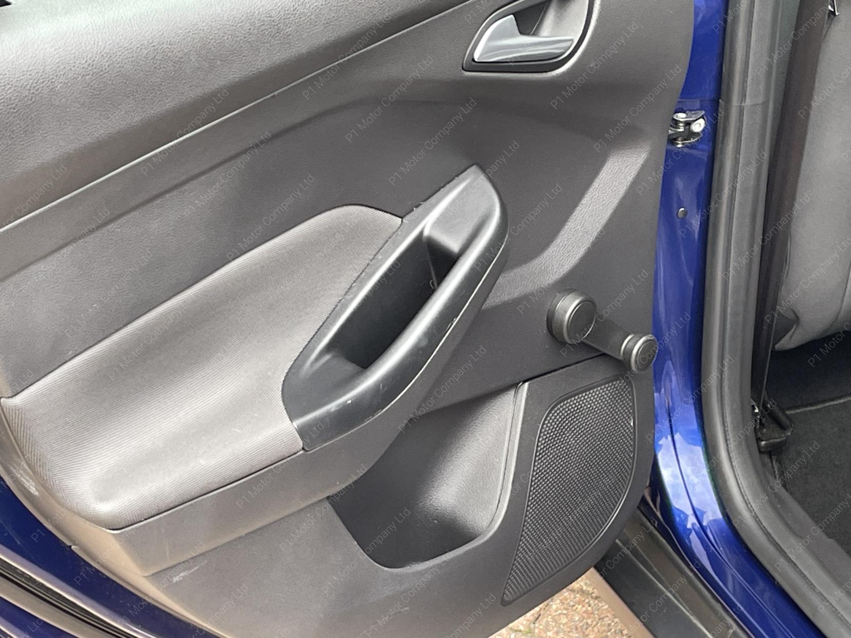 Ford Focus 1.6 Zetec Estate 5dr Petrol Powershift Euro 5 (125 ps)