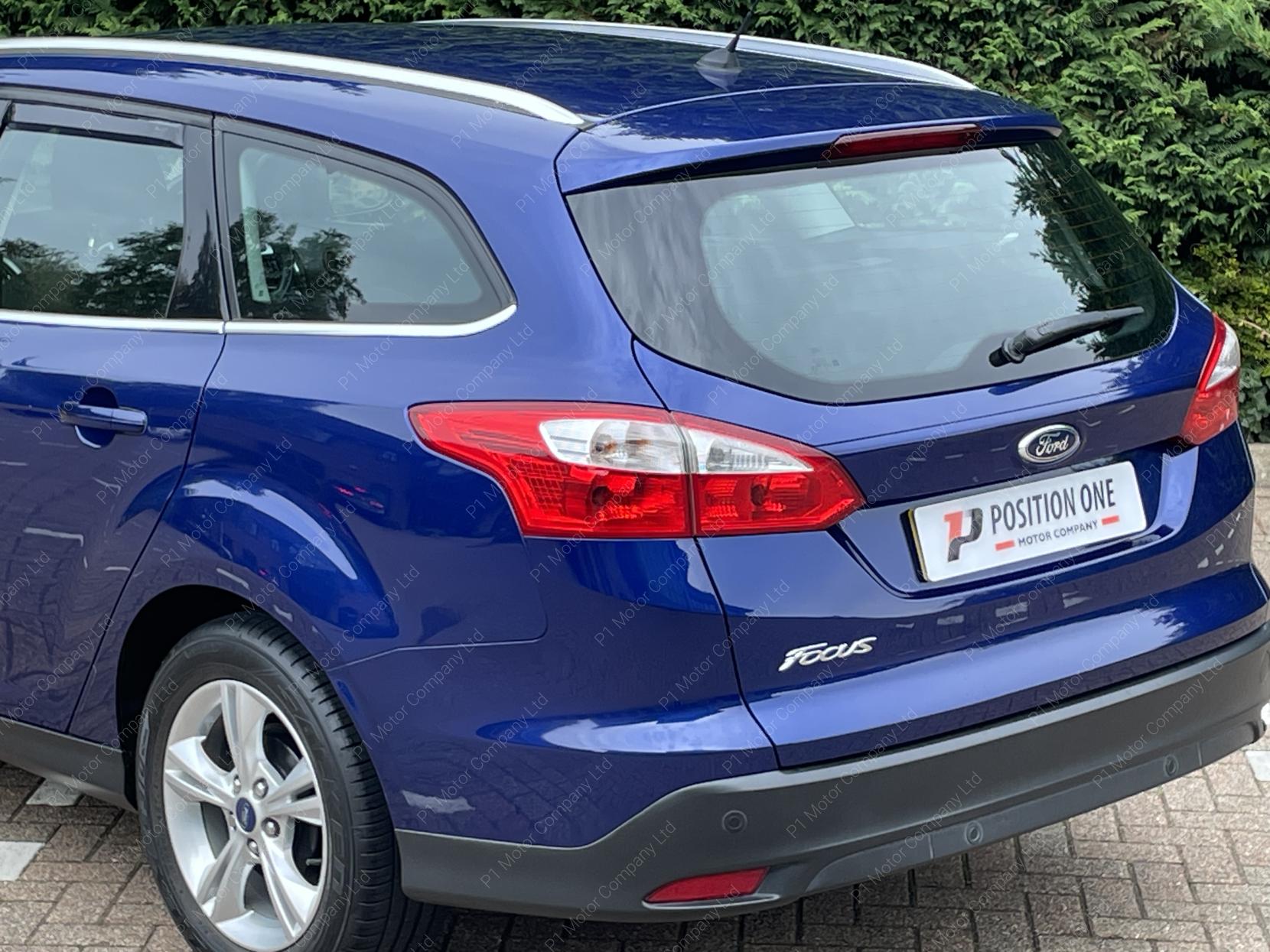 Ford Focus 1.6 Zetec Estate 5dr Petrol Powershift Euro 5 (125 ps)