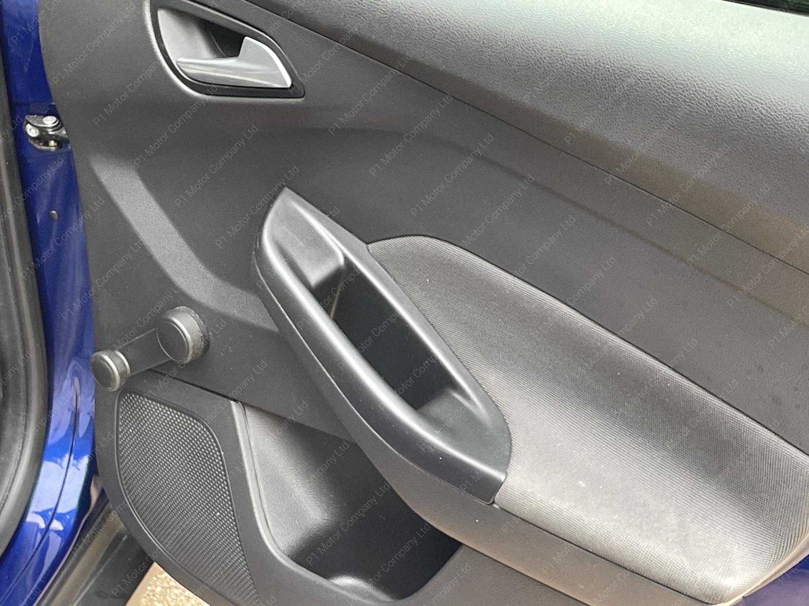 Ford Focus 1.6 Zetec Estate 5dr Petrol Powershift Euro 5 (125 ps)