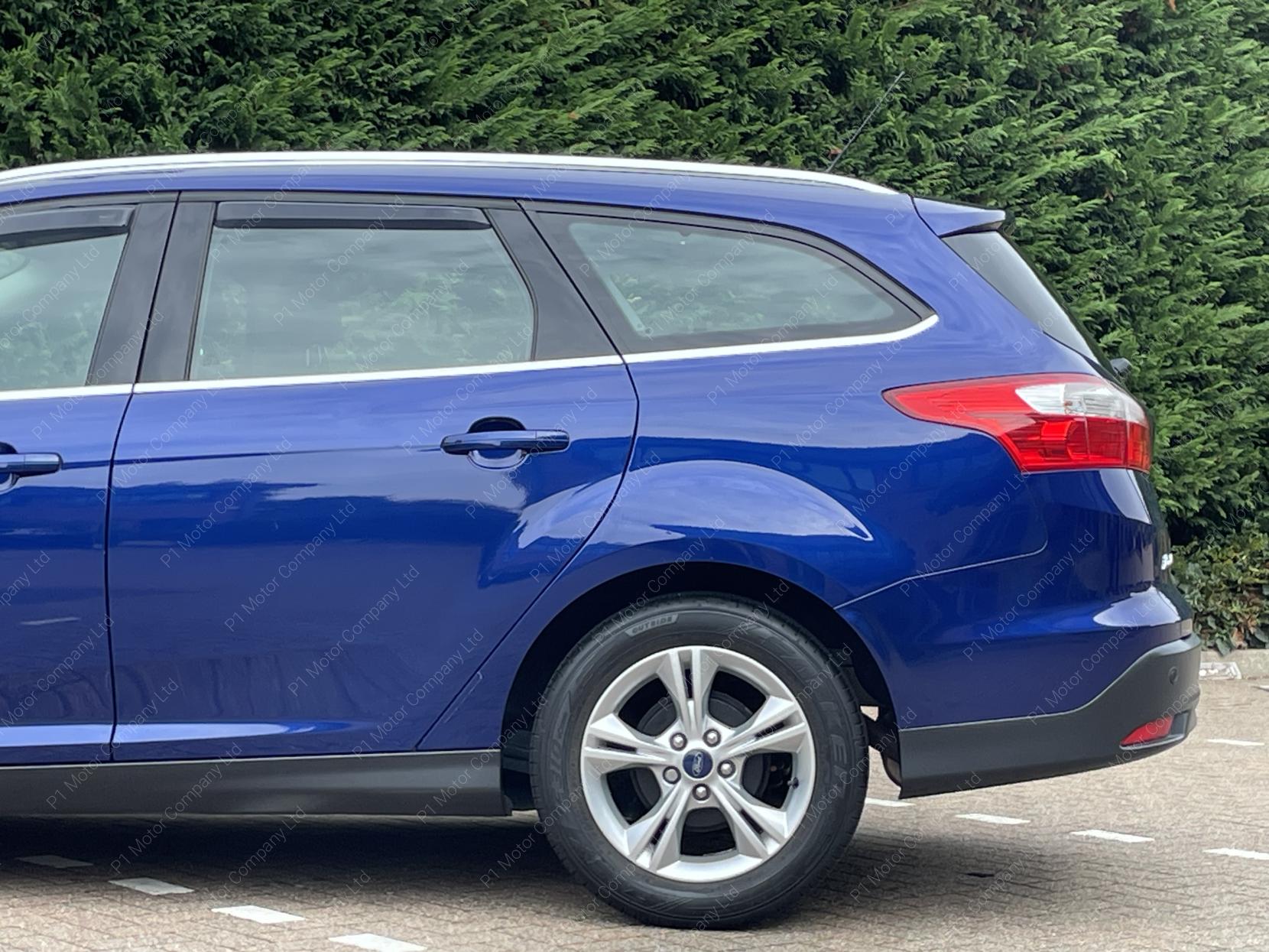 Ford Focus 1.6 Zetec Estate 5dr Petrol Powershift Euro 5 (125 ps)