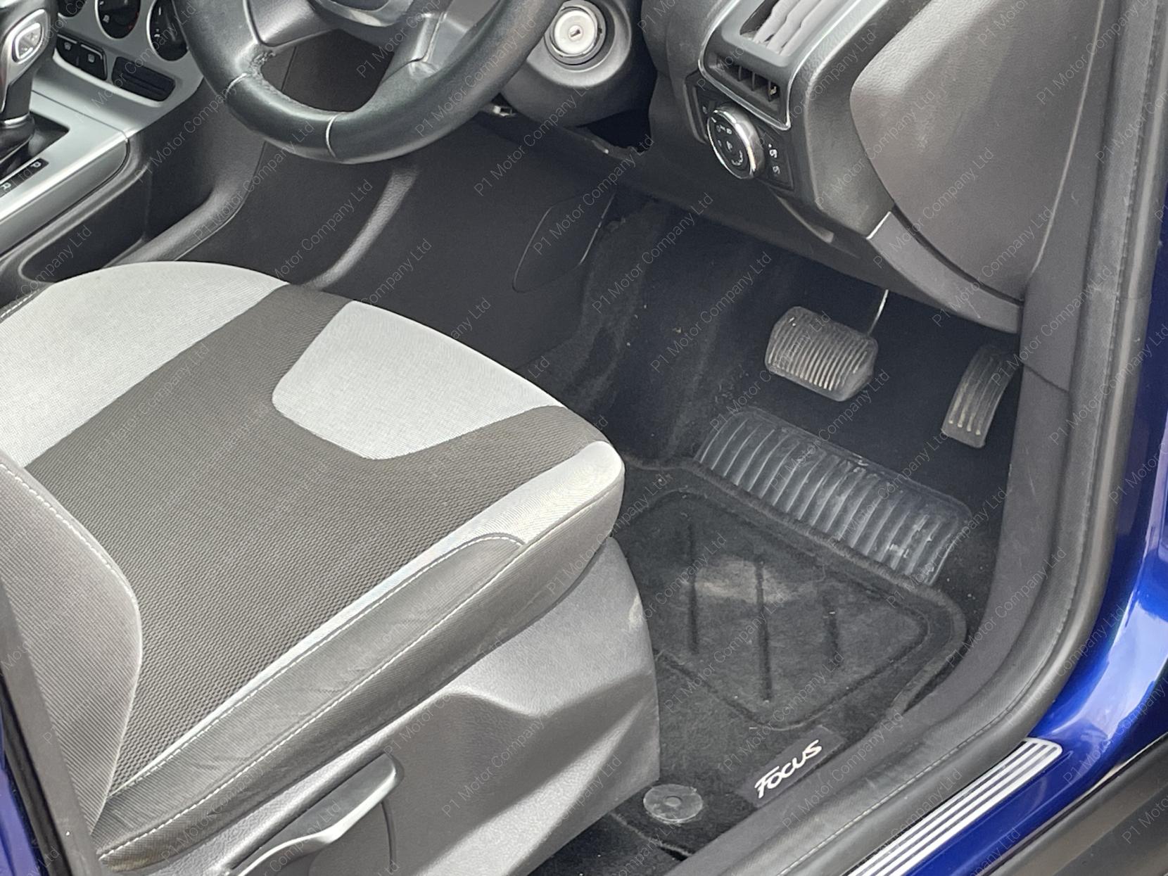 Ford Focus 1.6 Zetec Estate 5dr Petrol Powershift Euro 5 (125 ps)