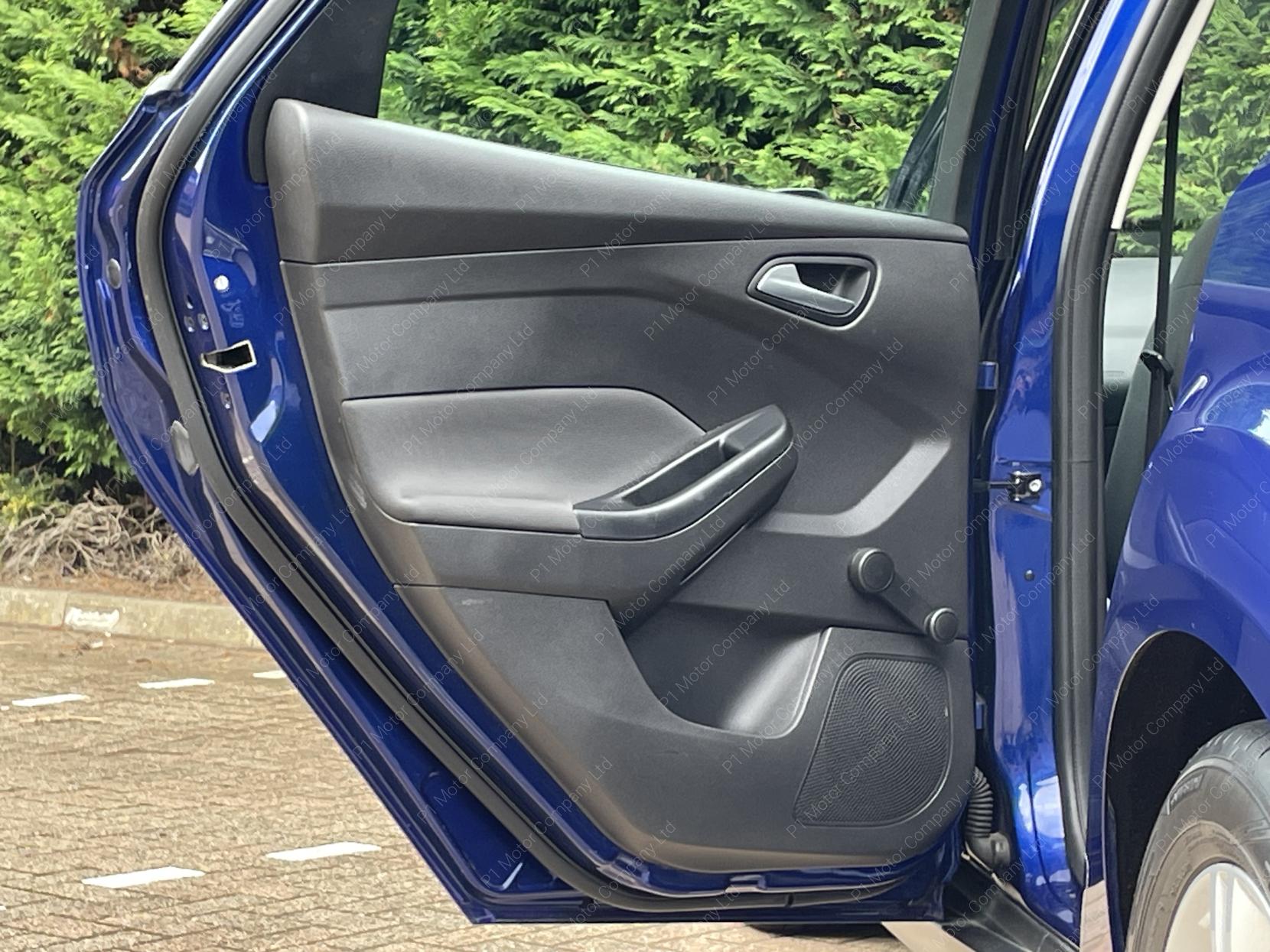 Ford Focus 1.6 Zetec Estate 5dr Petrol Powershift Euro 5 (125 ps)