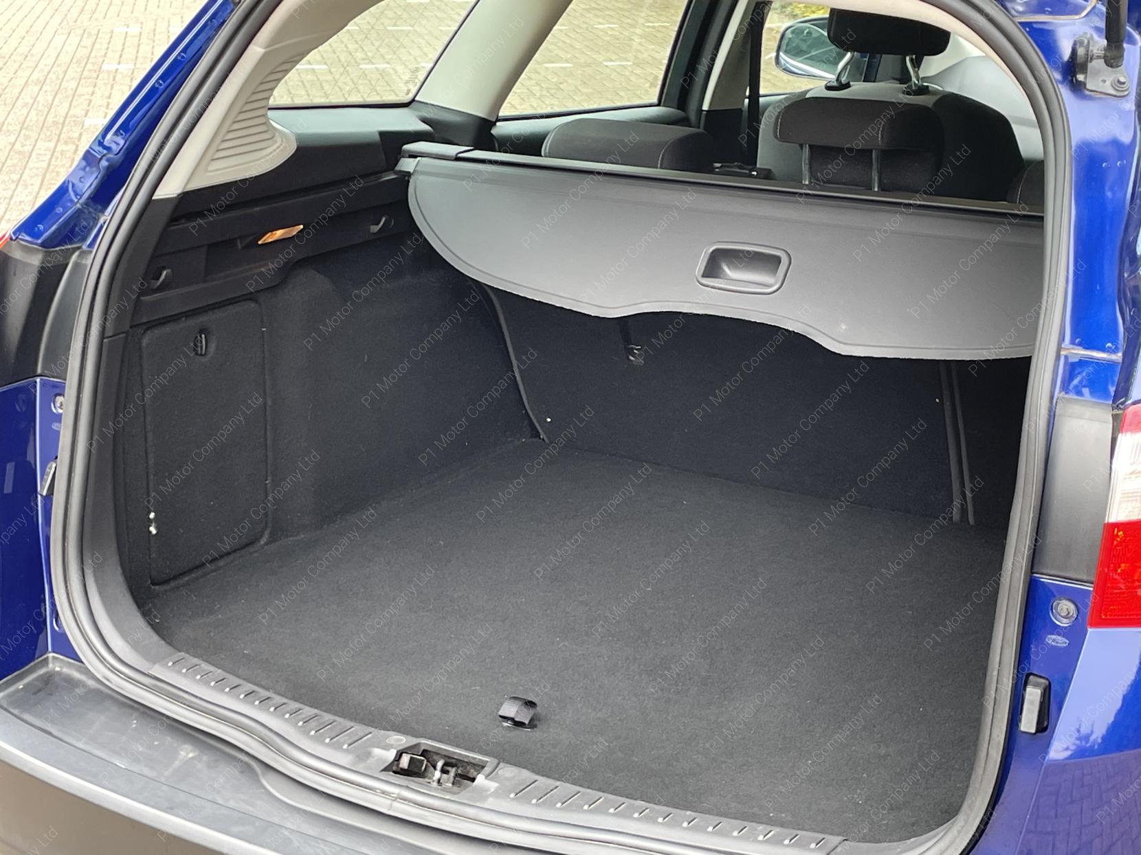 Ford Focus 1.6 Zetec Estate 5dr Petrol Powershift Euro 5 (125 ps)