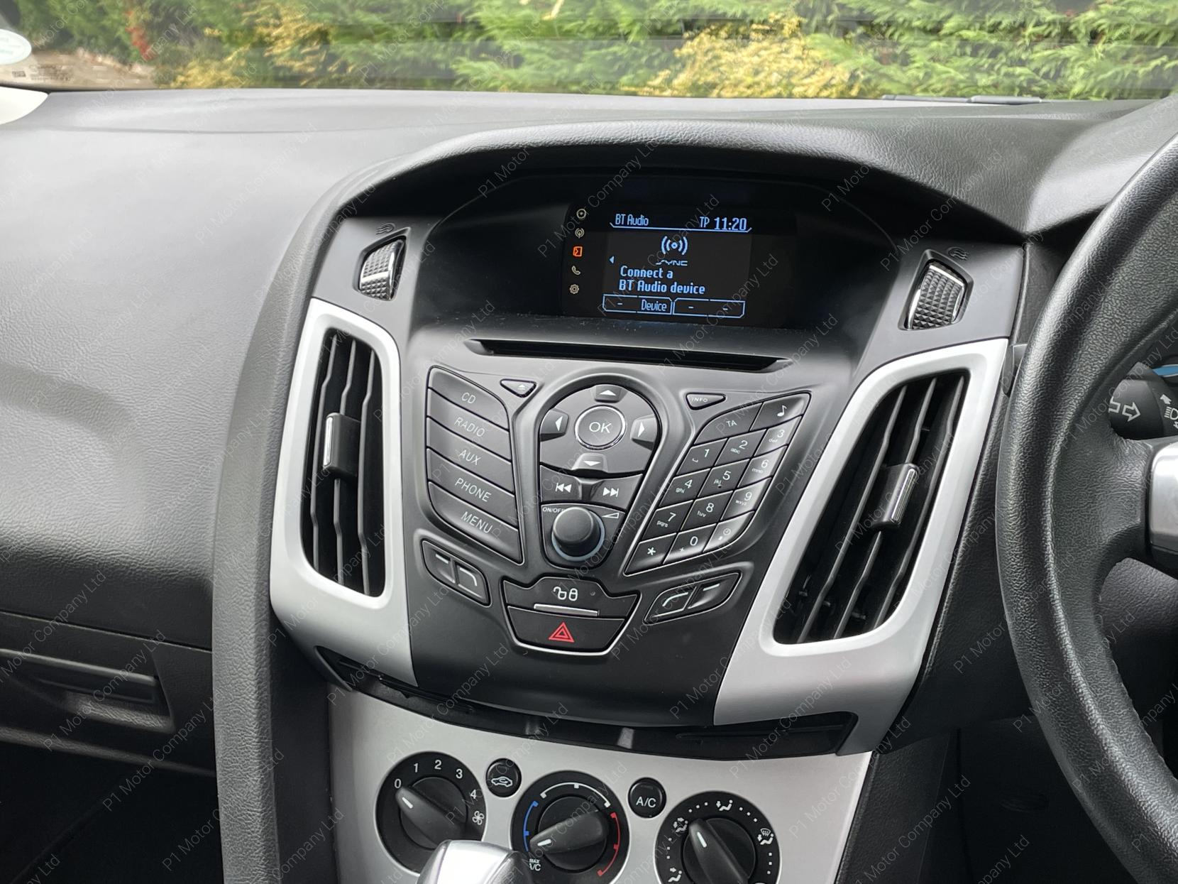 Ford Focus 1.6 Zetec Estate 5dr Petrol Powershift Euro 5 (125 ps)