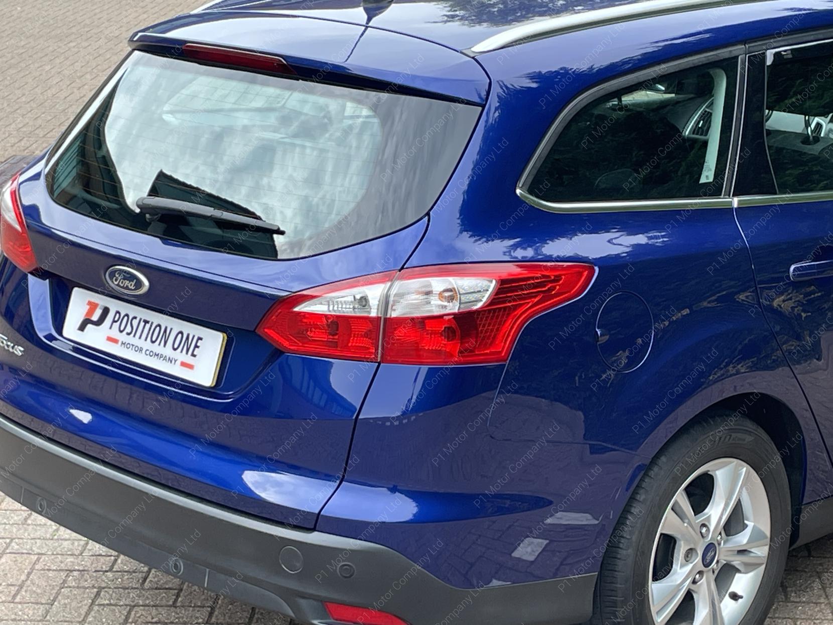 Ford Focus 1.6 Zetec Estate 5dr Petrol Powershift Euro 5 (125 ps)