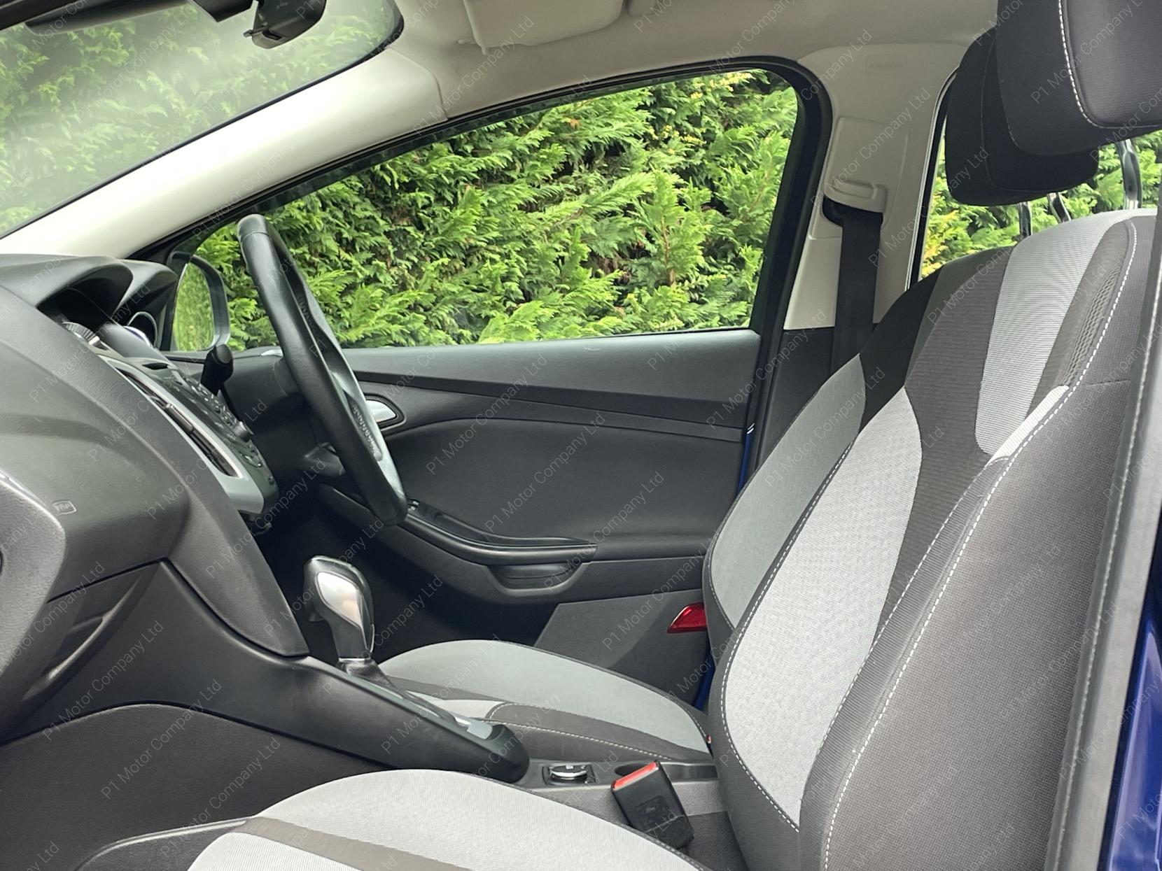 Ford Focus 1.6 Zetec Estate 5dr Petrol Powershift Euro 5 (125 ps)