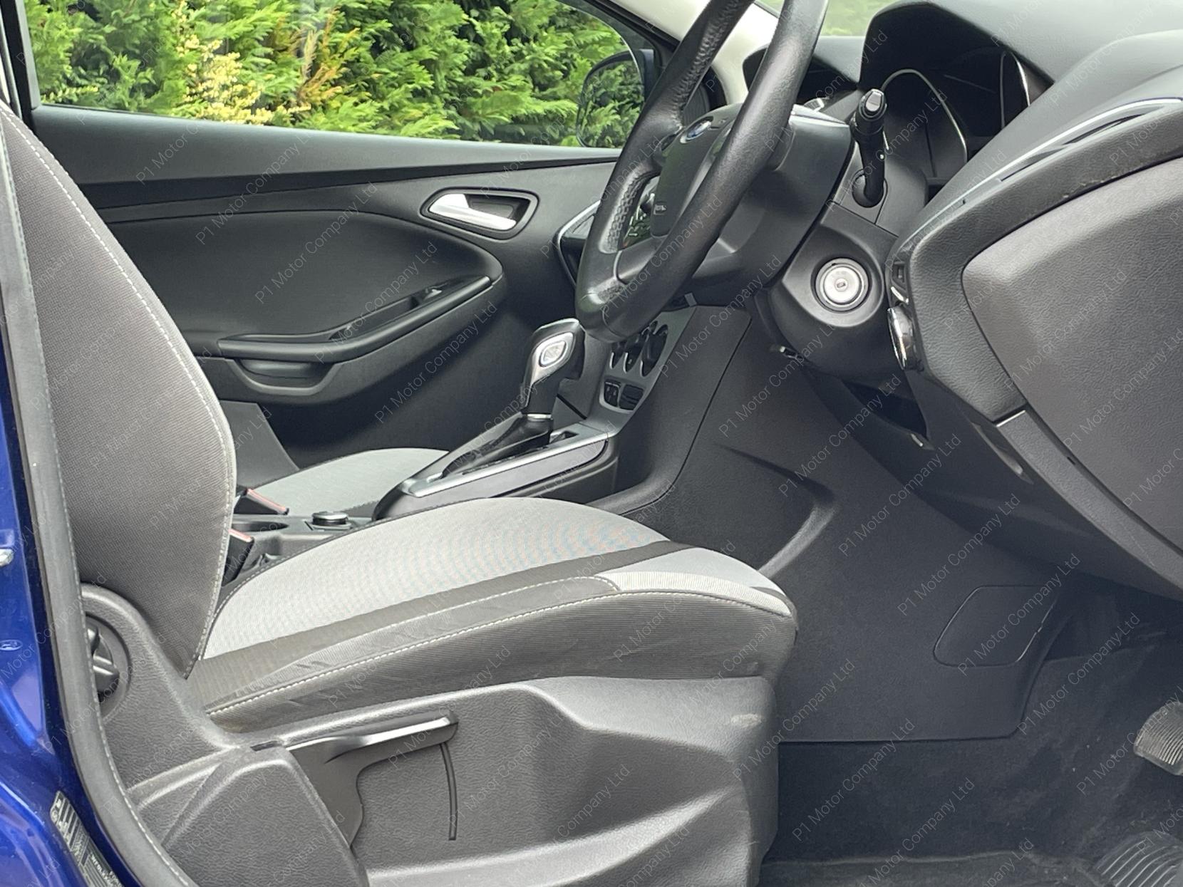 Ford Focus 1.6 Zetec Estate 5dr Petrol Powershift Euro 5 (125 ps)