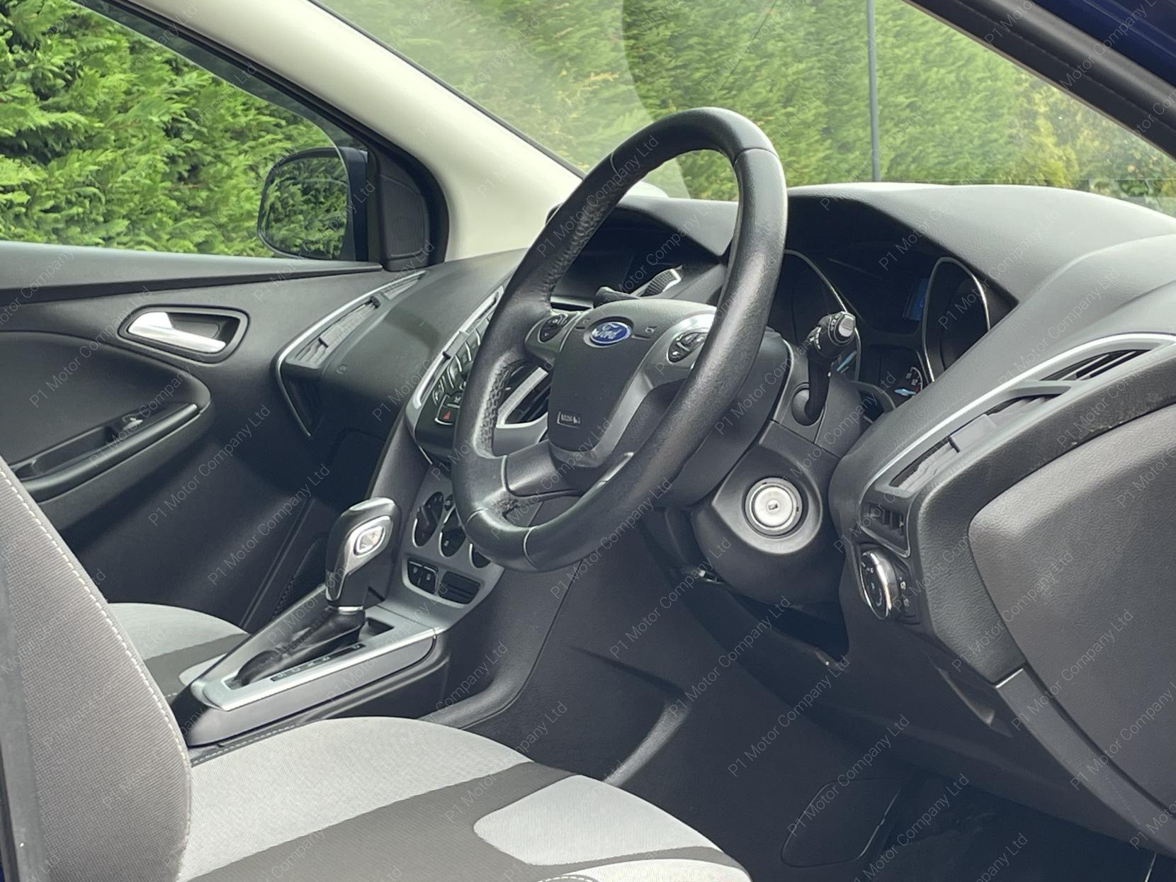 Ford Focus 1.6 Zetec Estate 5dr Petrol Powershift Euro 5 (125 ps)