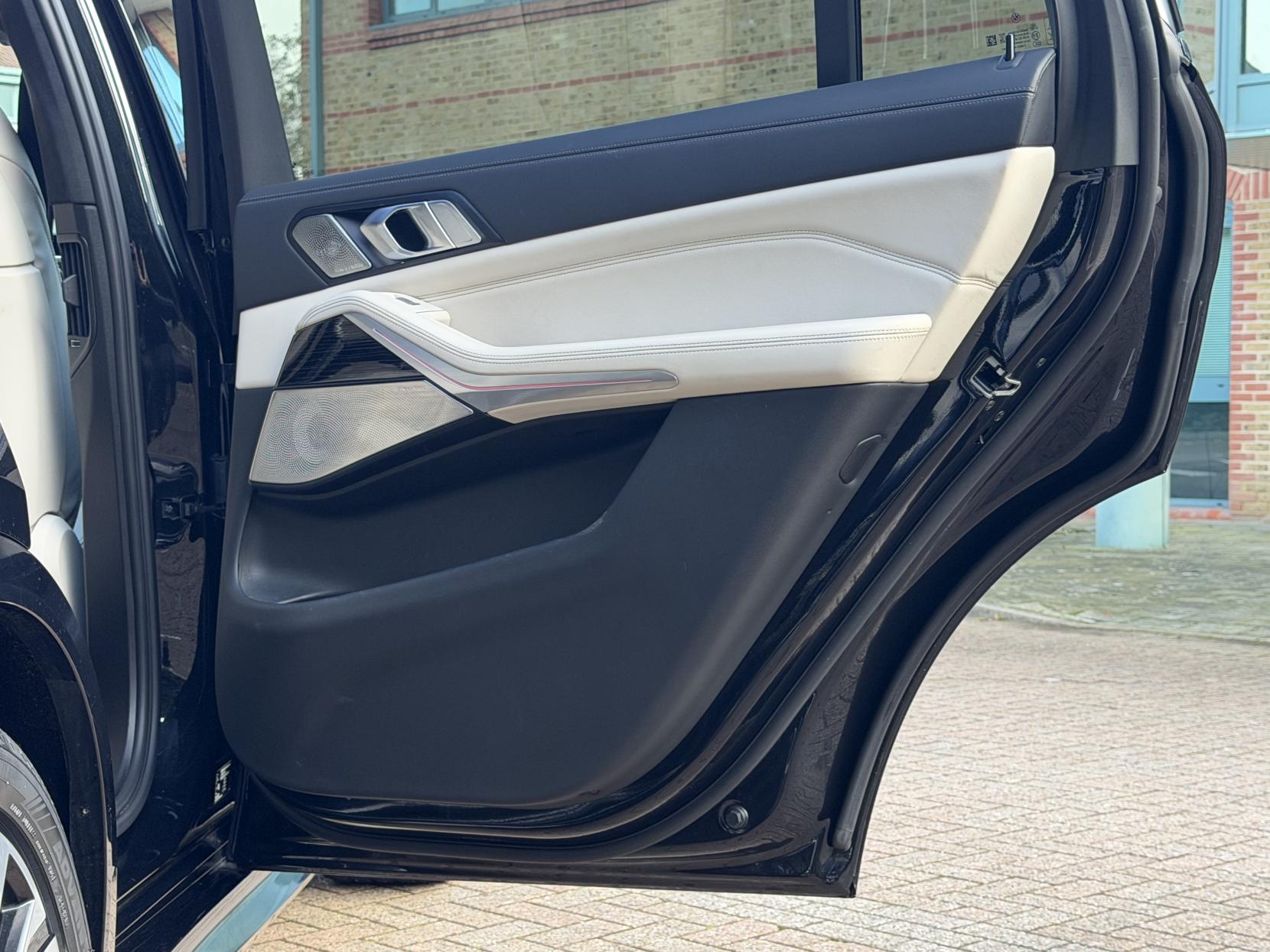 BMW X7 3.0 40d MHT M Sport SUV 5dr Diesel Hybrid Auto xDrive Euro 6 (s/s) (352 ps)