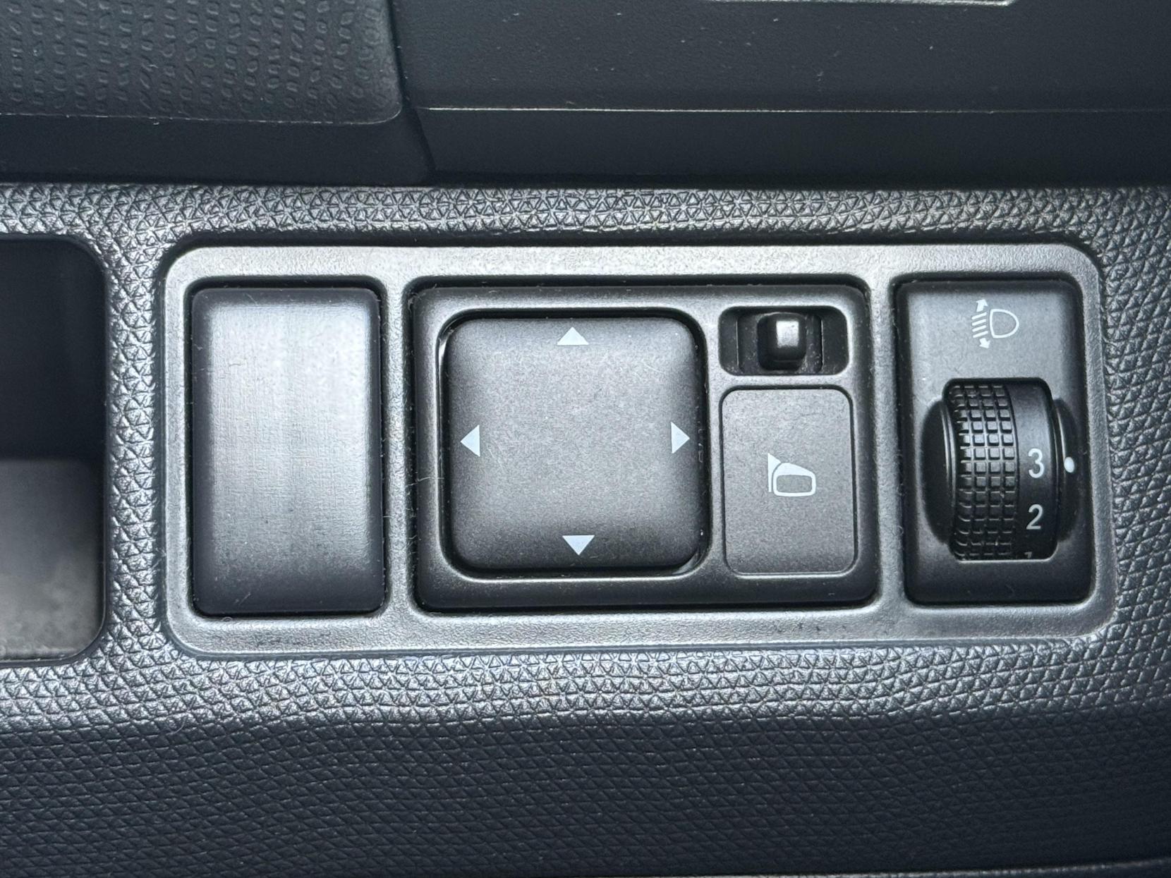 Nissan Micra 1.2 16v n-tec Hatchback 5dr Petrol Manual (139 g/km, 79 bhp)