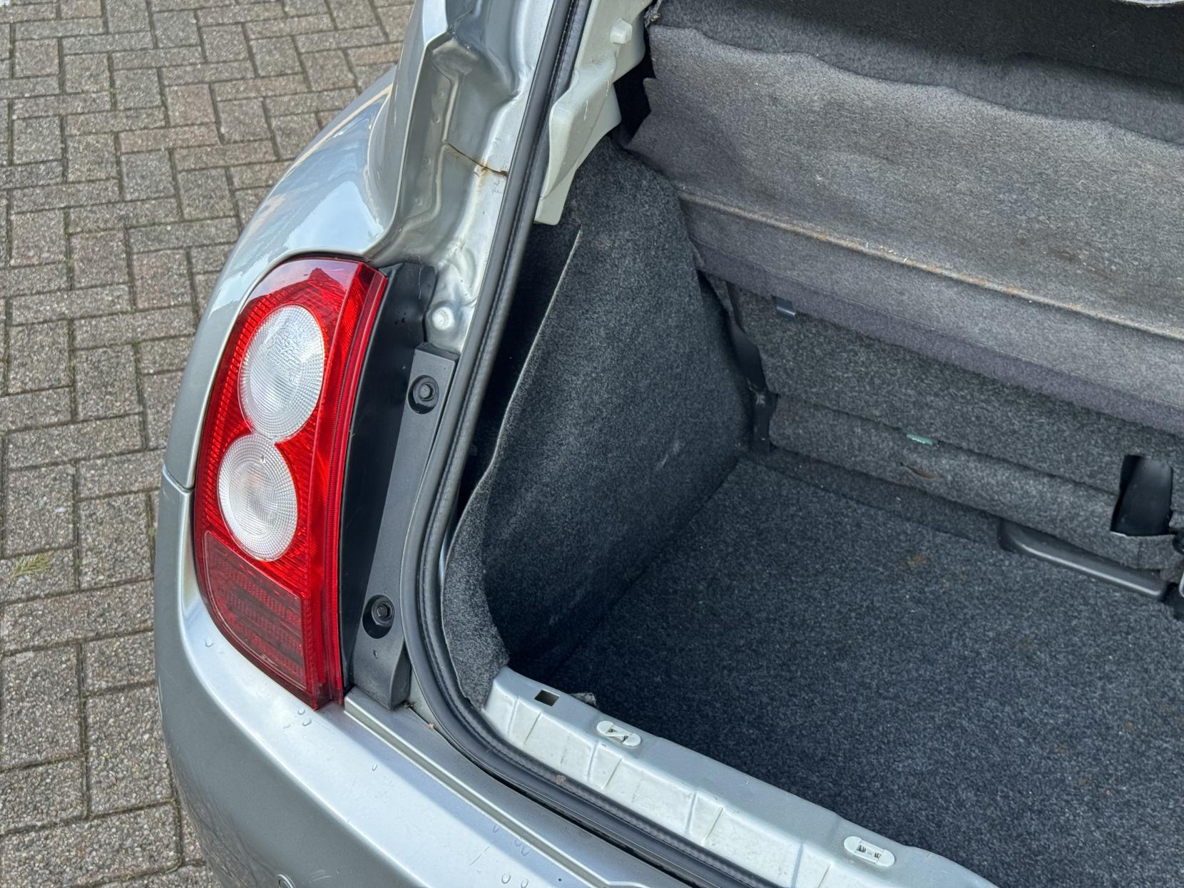 Nissan Micra 1.2 16v n-tec Hatchback 5dr Petrol Manual (139 g/km, 79 bhp)