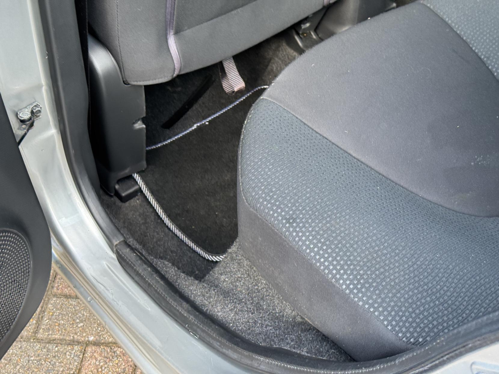 Nissan Micra 1.2 16v n-tec Hatchback 5dr Petrol Manual (139 g/km, 79 bhp)