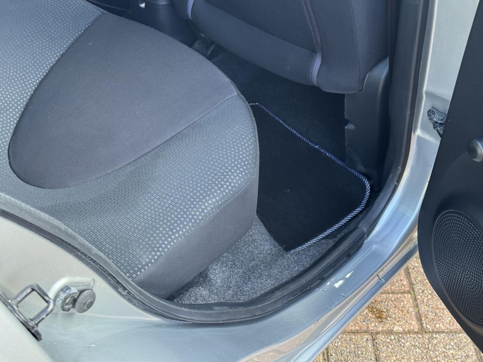 Nissan Micra 1.2 16v n-tec Hatchback 5dr Petrol Manual (139 g/km, 79 bhp)