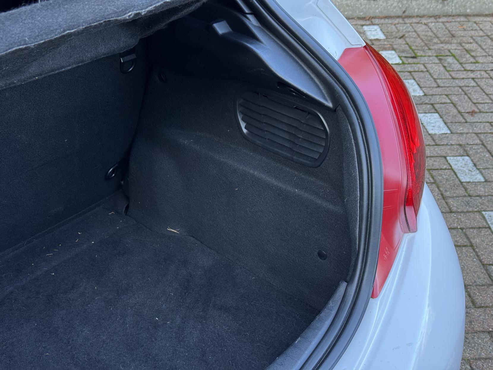 Peugeot 208 1.6 THP GTi Hatchback 3dr Petrol Manual Euro 5 (200 ps)