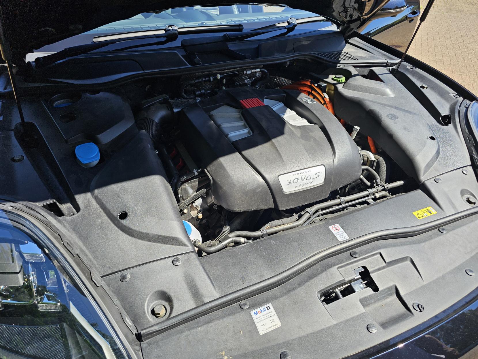 Porsche Cayenne 3.0 V6 E-Hybrid S Platinum Edition SUV 5dr Petrol Plug-in Hybrid TiptronicS 4WD Euro 6 (s/s) (416 ps)