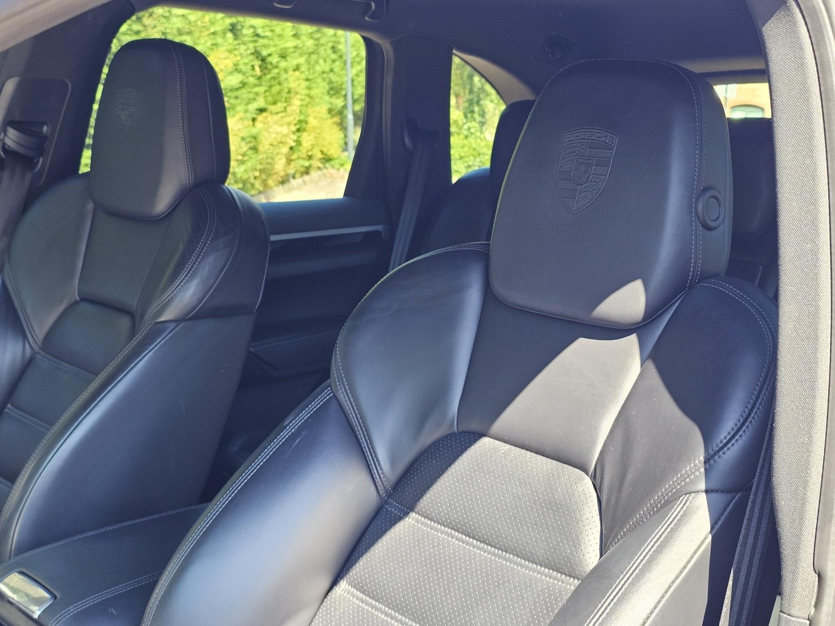 Porsche Cayenne 3.0 V6 E-Hybrid S Platinum Edition SUV 5dr Petrol Plug-in Hybrid TiptronicS 4WD Euro 6 (s/s) (416 ps)
