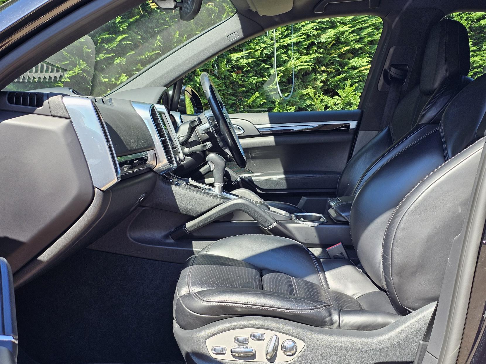 Porsche Cayenne 3.0 V6 E-Hybrid S Platinum Edition SUV 5dr Petrol Plug-in Hybrid TiptronicS 4WD Euro 6 (s/s) (416 ps)