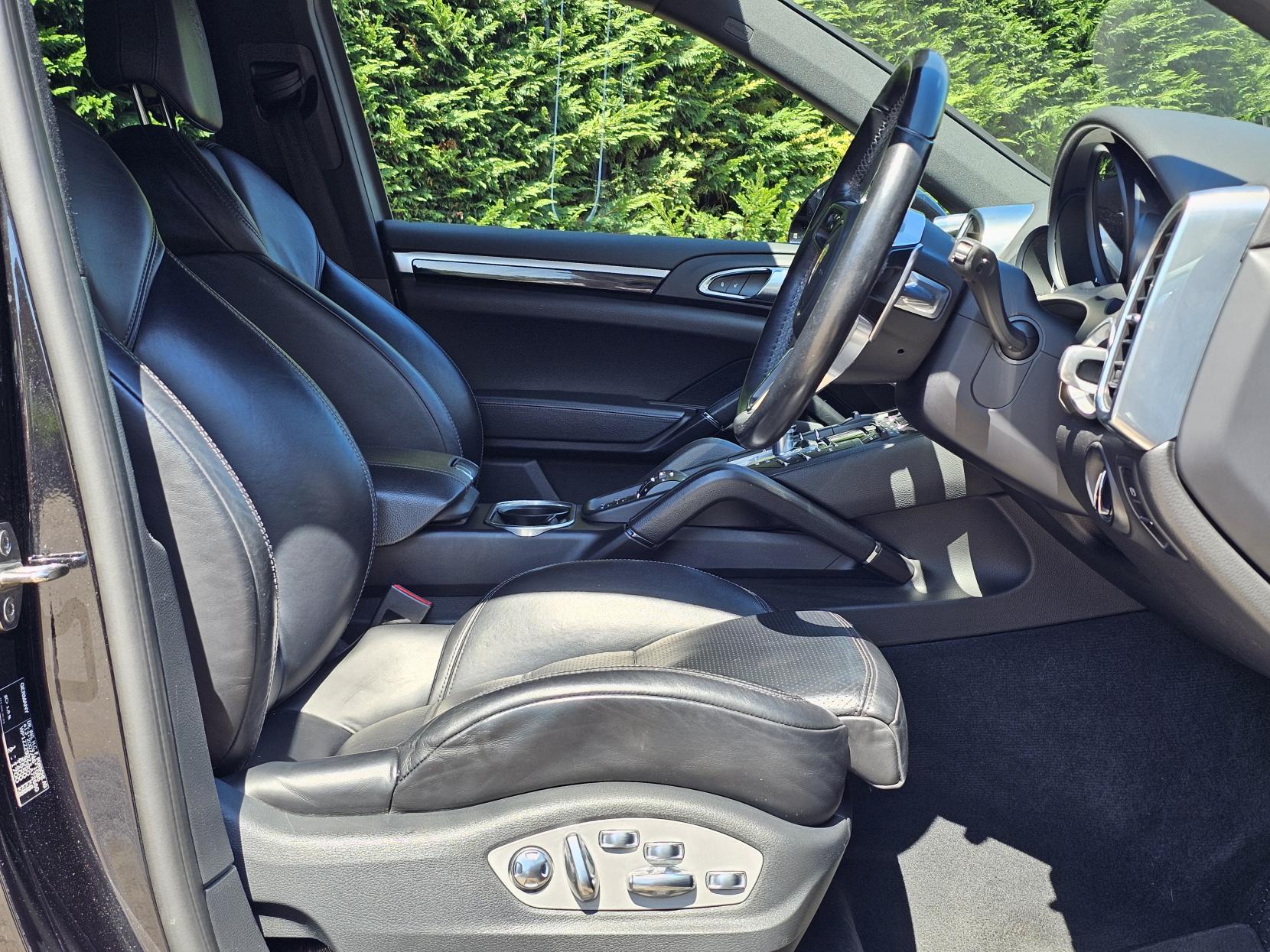 Porsche Cayenne 3.0 V6 E-Hybrid S Platinum Edition SUV 5dr Petrol Plug-in Hybrid TiptronicS 4WD Euro 6 (s/s) (416 ps)