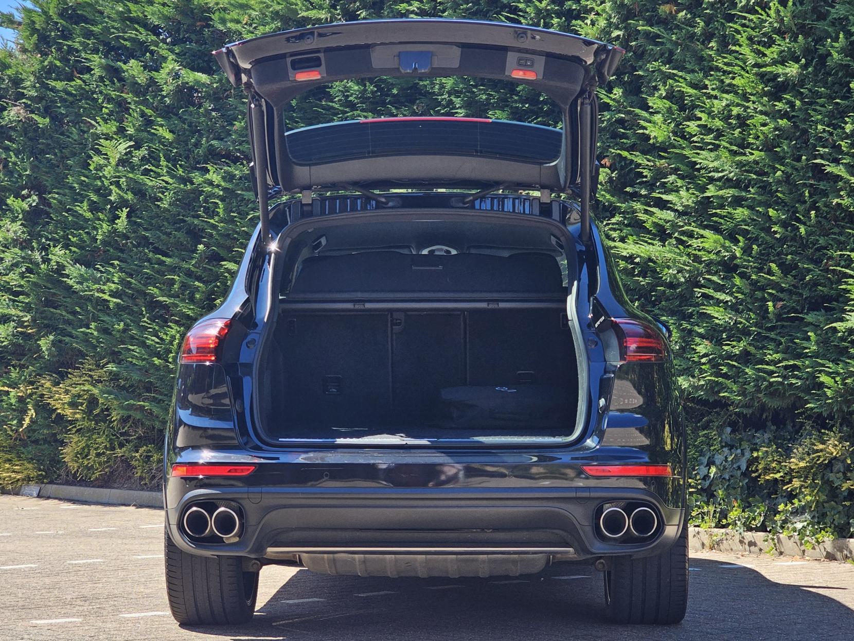 Porsche Cayenne 3.0 V6 E-Hybrid S Platinum Edition SUV 5dr Petrol Plug-in Hybrid TiptronicS 4WD Euro 6 (s/s) (416 ps)