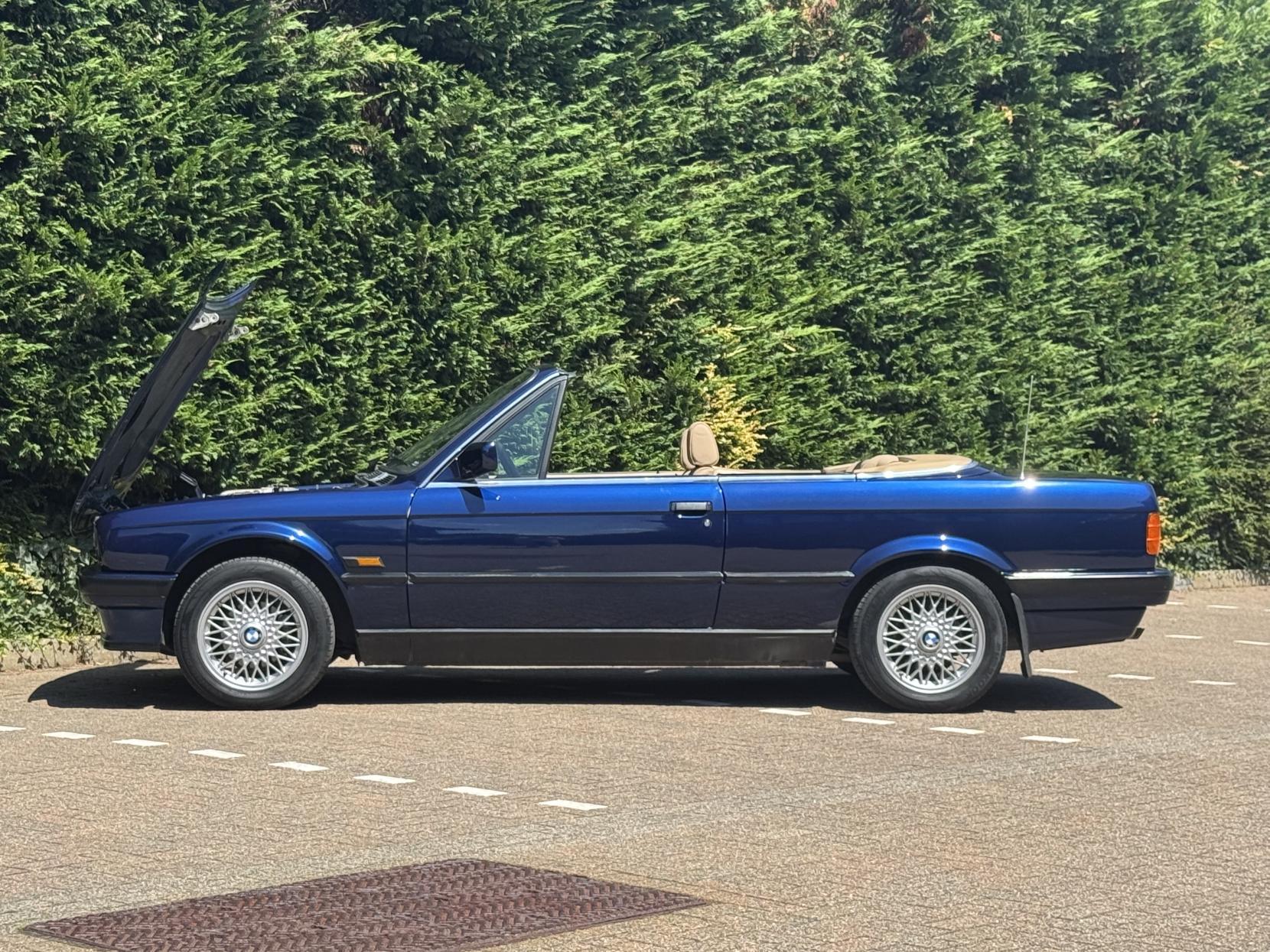 BMW 3 Series 2.5 325i Convertible 2dr Petrol Automatic (192 bhp)