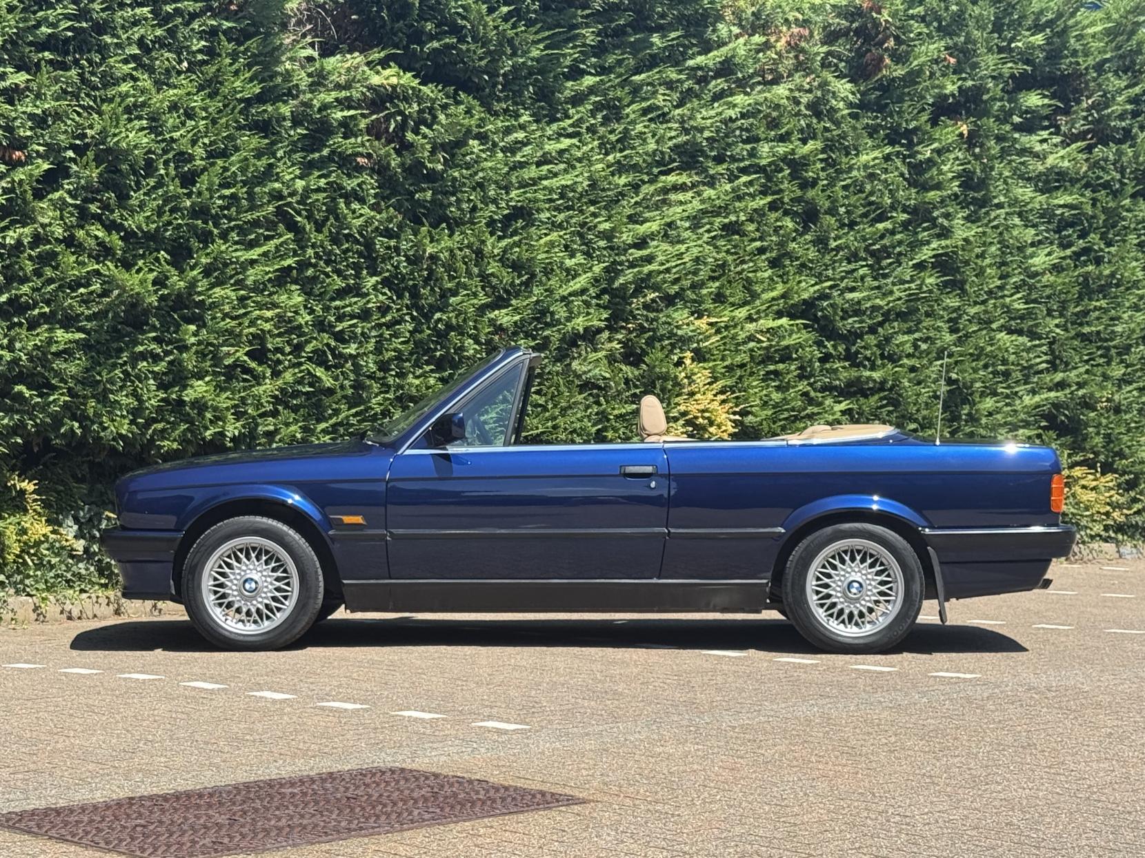 BMW 3 Series 2.5 325i Convertible 2dr Petrol Automatic (192 bhp)