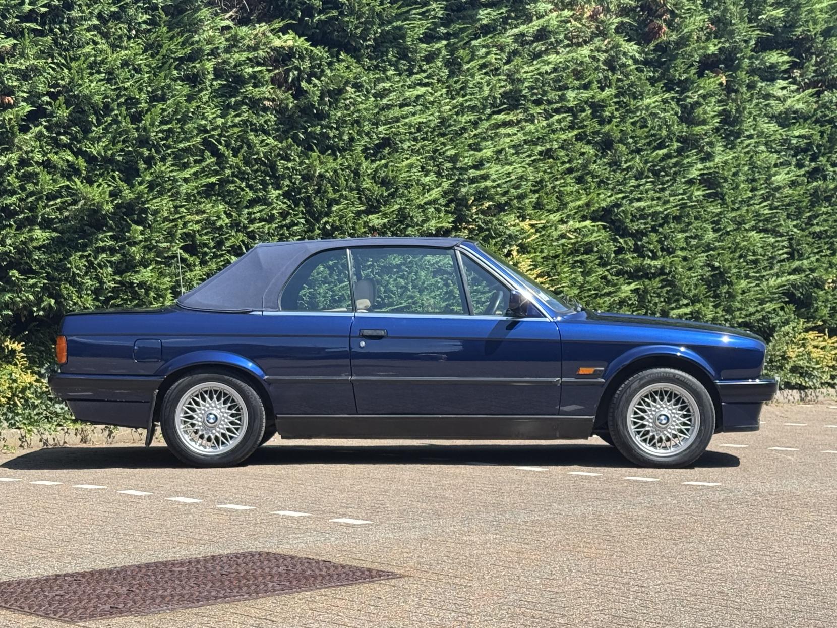 BMW 3 Series 2.5 325i Convertible 2dr Petrol Automatic (192 bhp)