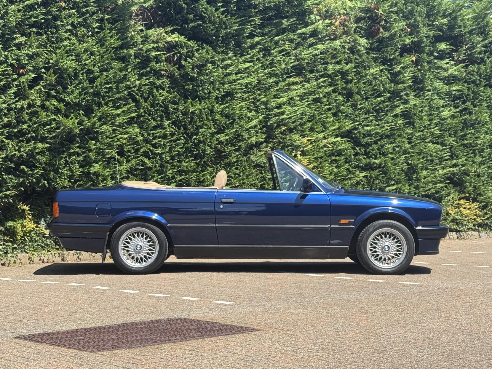 BMW 3 Series 2.5 325i Convertible 2dr Petrol Automatic (192 bhp)