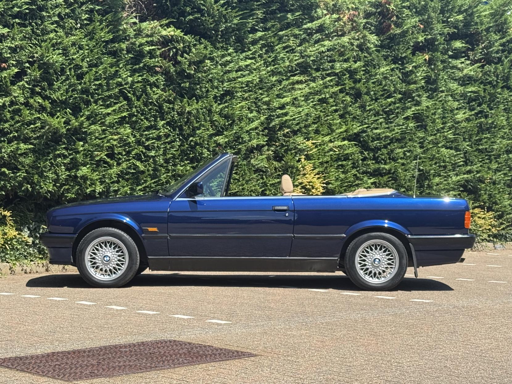 BMW 3 Series 2.5 325i Convertible 2dr Petrol Automatic (192 bhp)