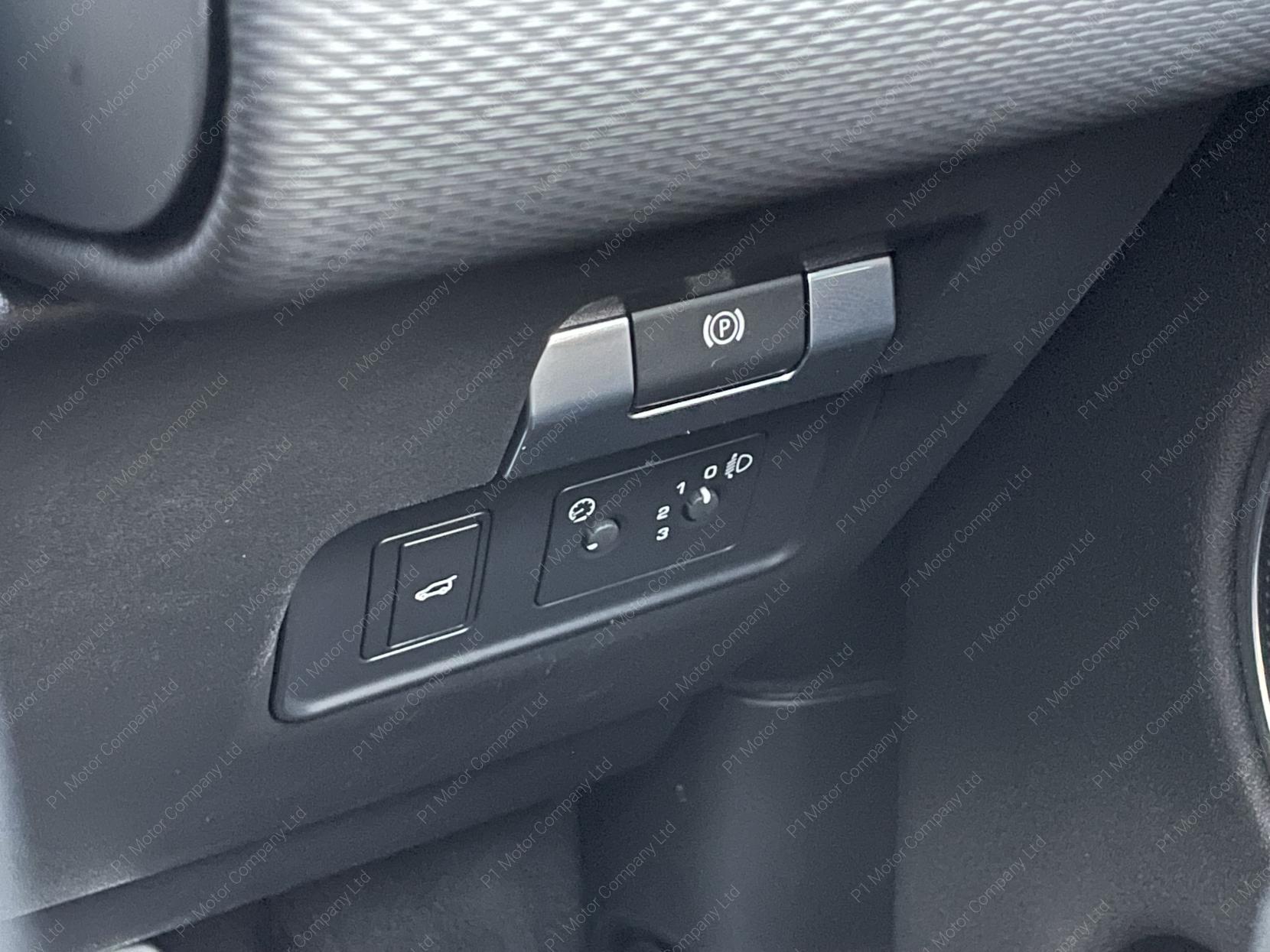 Land Rover Discovery Sport 2.0 D180 MHEV R-Dynamic S SUV 5dr Diesel Auto 4WD Euro 6 (s/s) (180 ps)