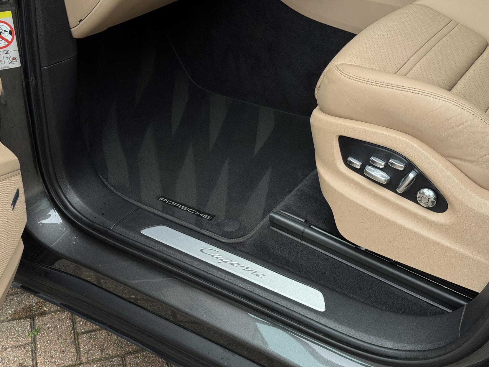 Porsche Cayenne 3.0T V6 Coupe 5dr Petrol TiptronicS 4WD Euro 6 (s/s) (340 ps)