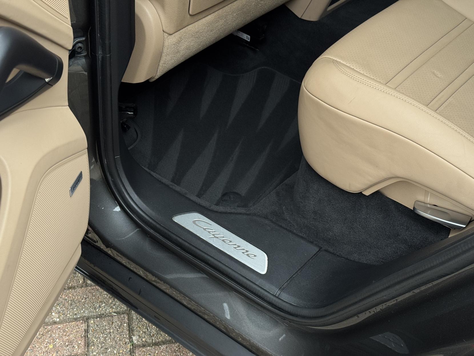 Porsche Cayenne 3.0T V6 Coupe 5dr Petrol TiptronicS 4WD Euro 6 (s/s) (340 ps)