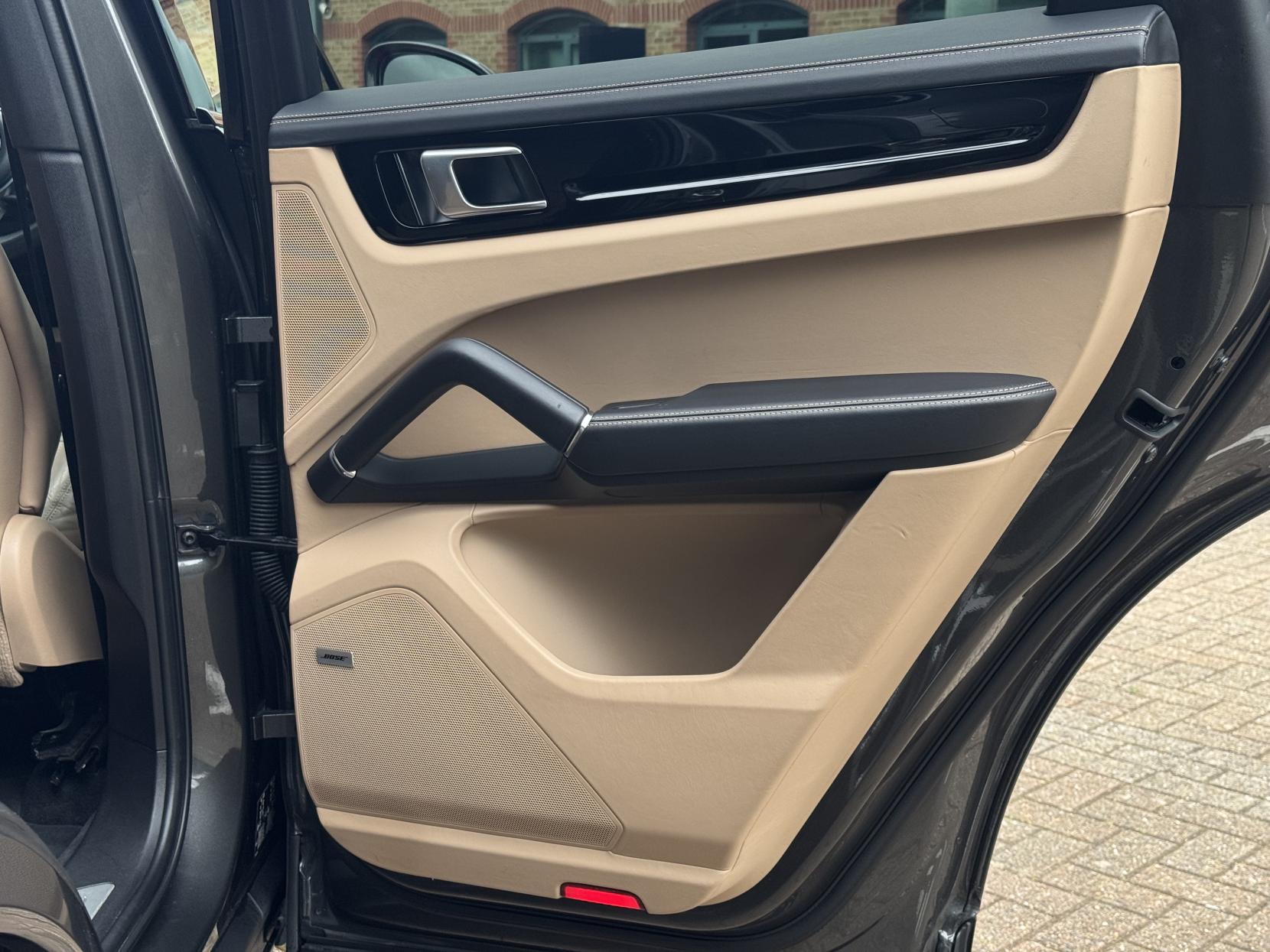 Porsche Cayenne 3.0T V6 Coupe 5dr Petrol TiptronicS 4WD Euro 6 (s/s) (340 ps)