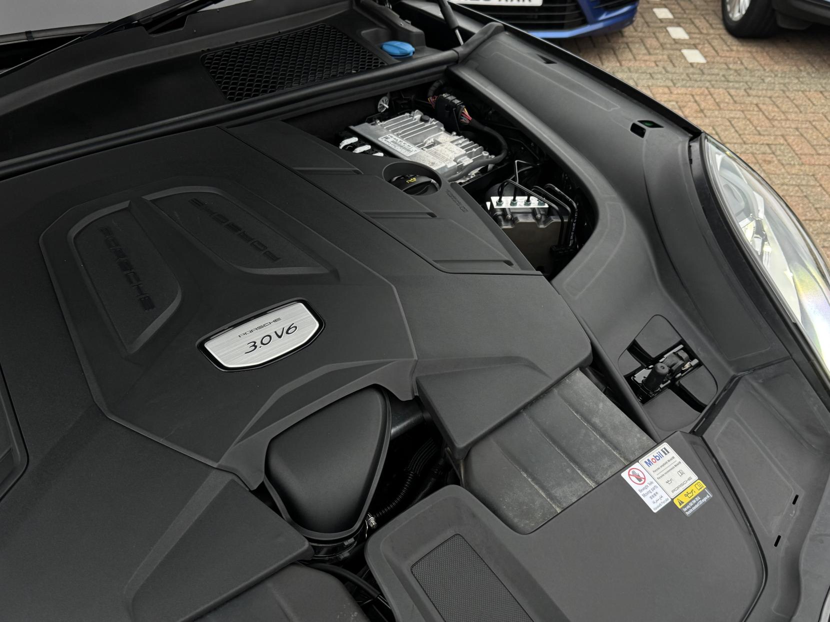 Porsche Cayenne 3.0T V6 Coupe 5dr Petrol TiptronicS 4WD Euro 6 (s/s) (340 ps)