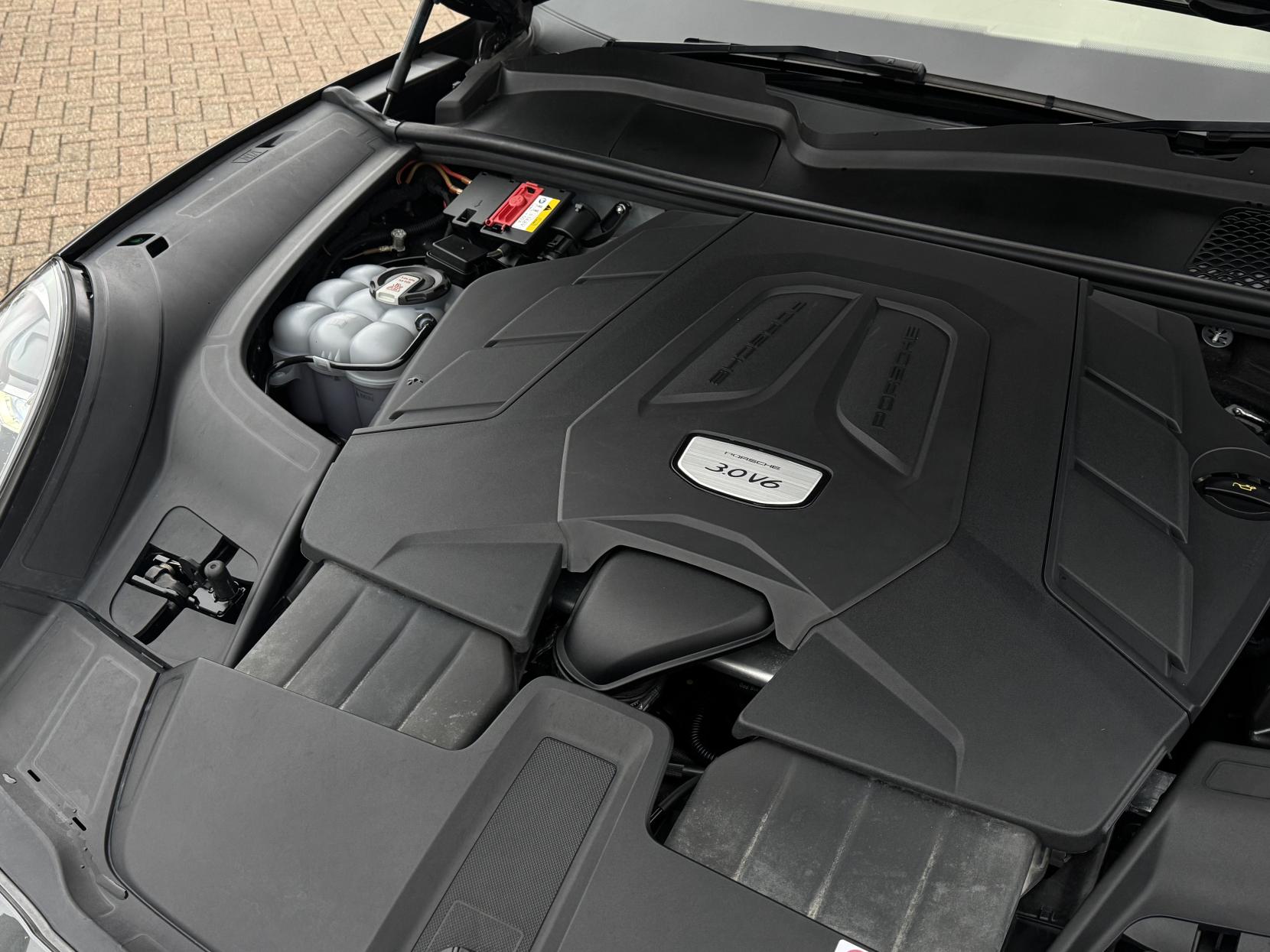 Porsche Cayenne 3.0T V6 Coupe 5dr Petrol TiptronicS 4WD Euro 6 (s/s) (340 ps)