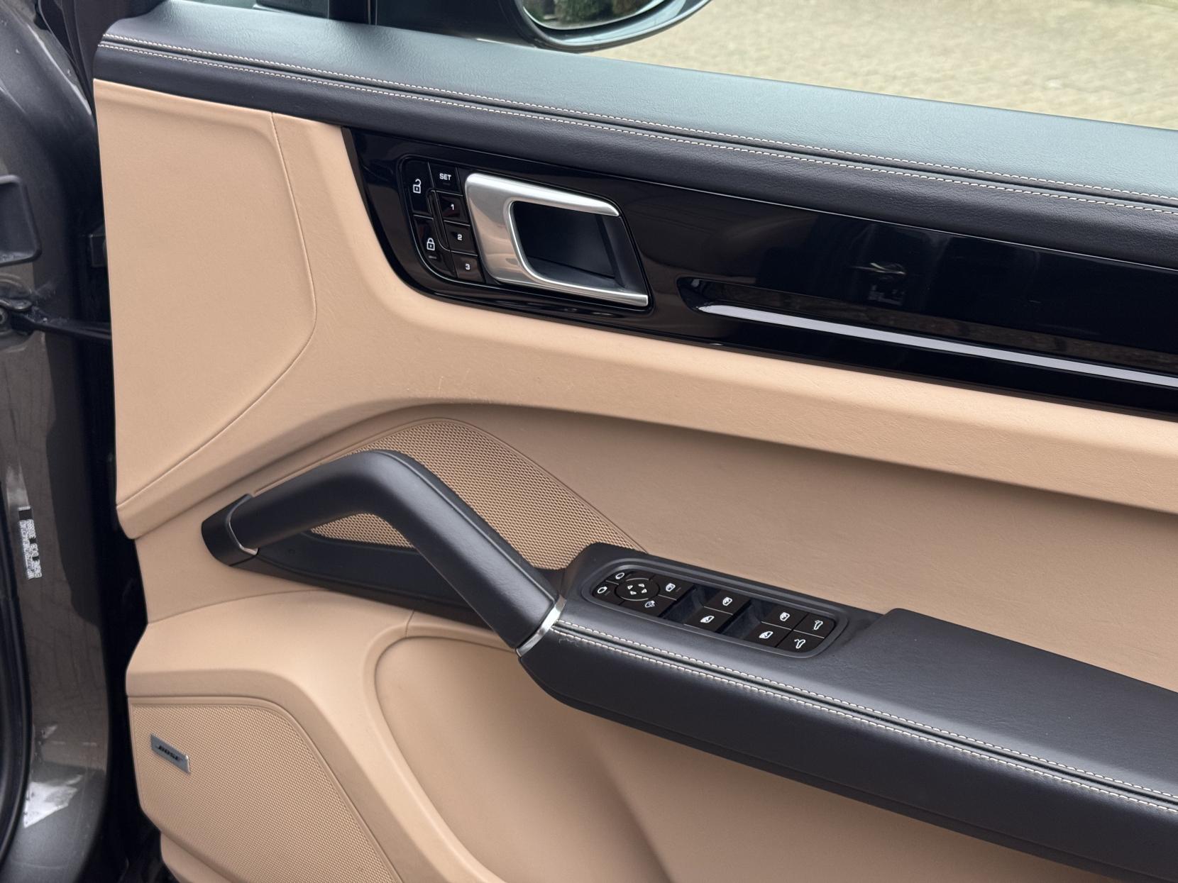 Porsche Cayenne 3.0T V6 Coupe 5dr Petrol TiptronicS 4WD Euro 6 (s/s) (340 ps)