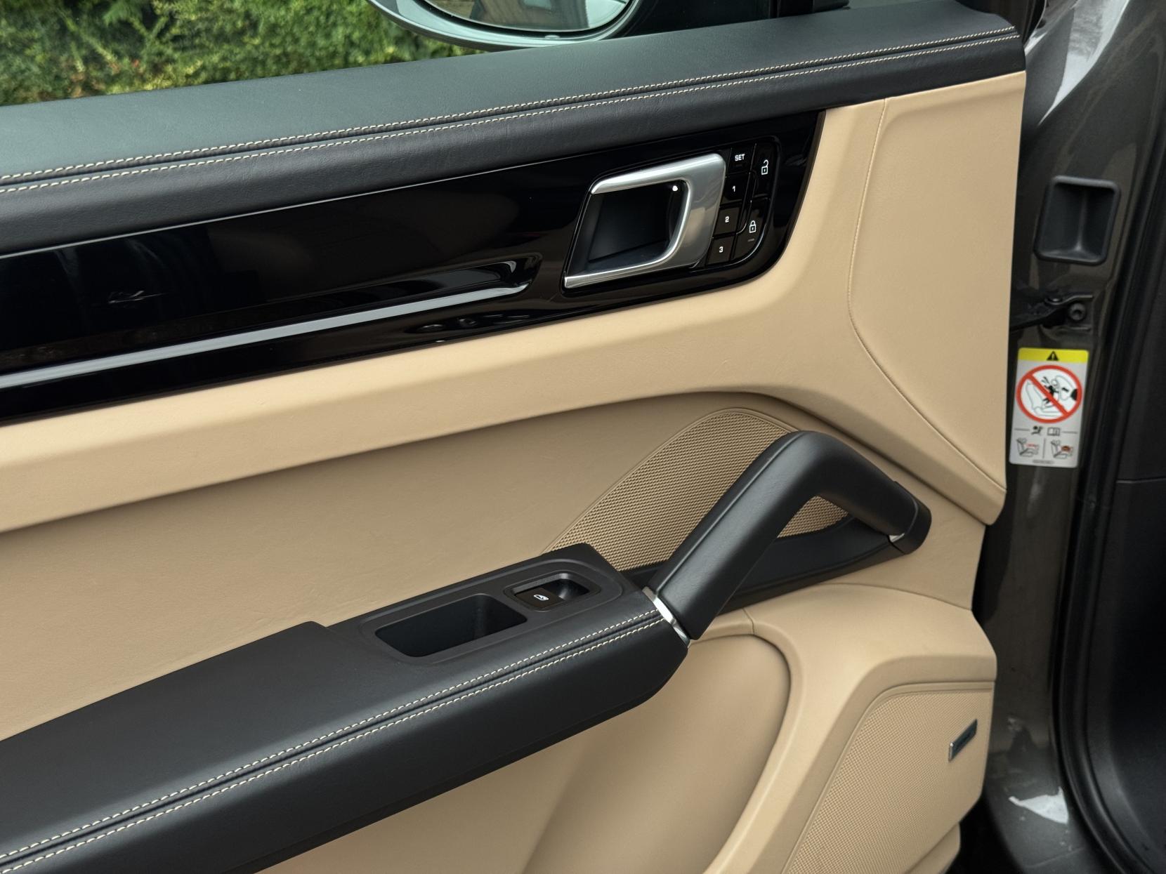 Porsche Cayenne 3.0T V6 Coupe 5dr Petrol TiptronicS 4WD Euro 6 (s/s) (340 ps)