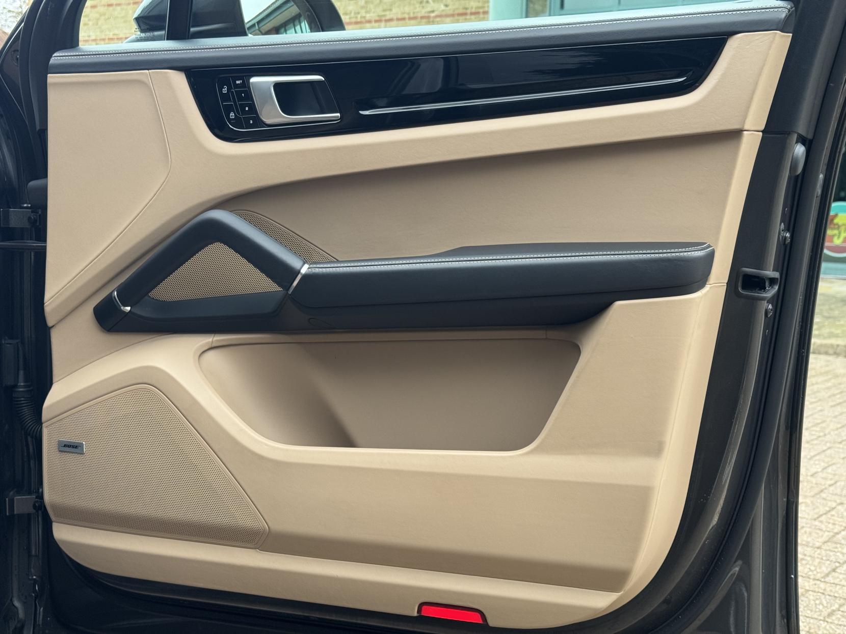 Porsche Cayenne 3.0T V6 Coupe 5dr Petrol TiptronicS 4WD Euro 6 (s/s) (340 ps)